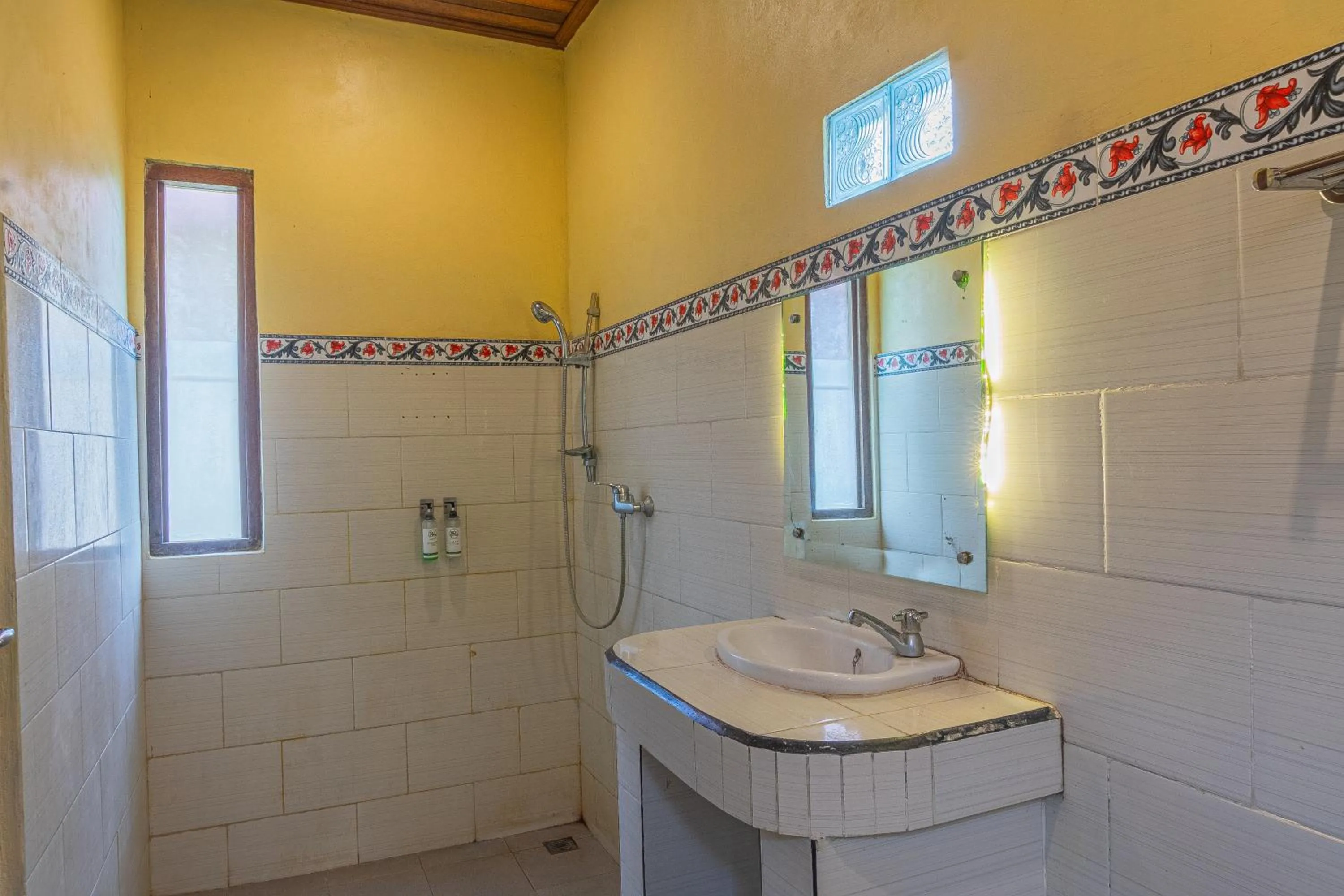 Bathroom in Rijet Villa Beach & Restaurant