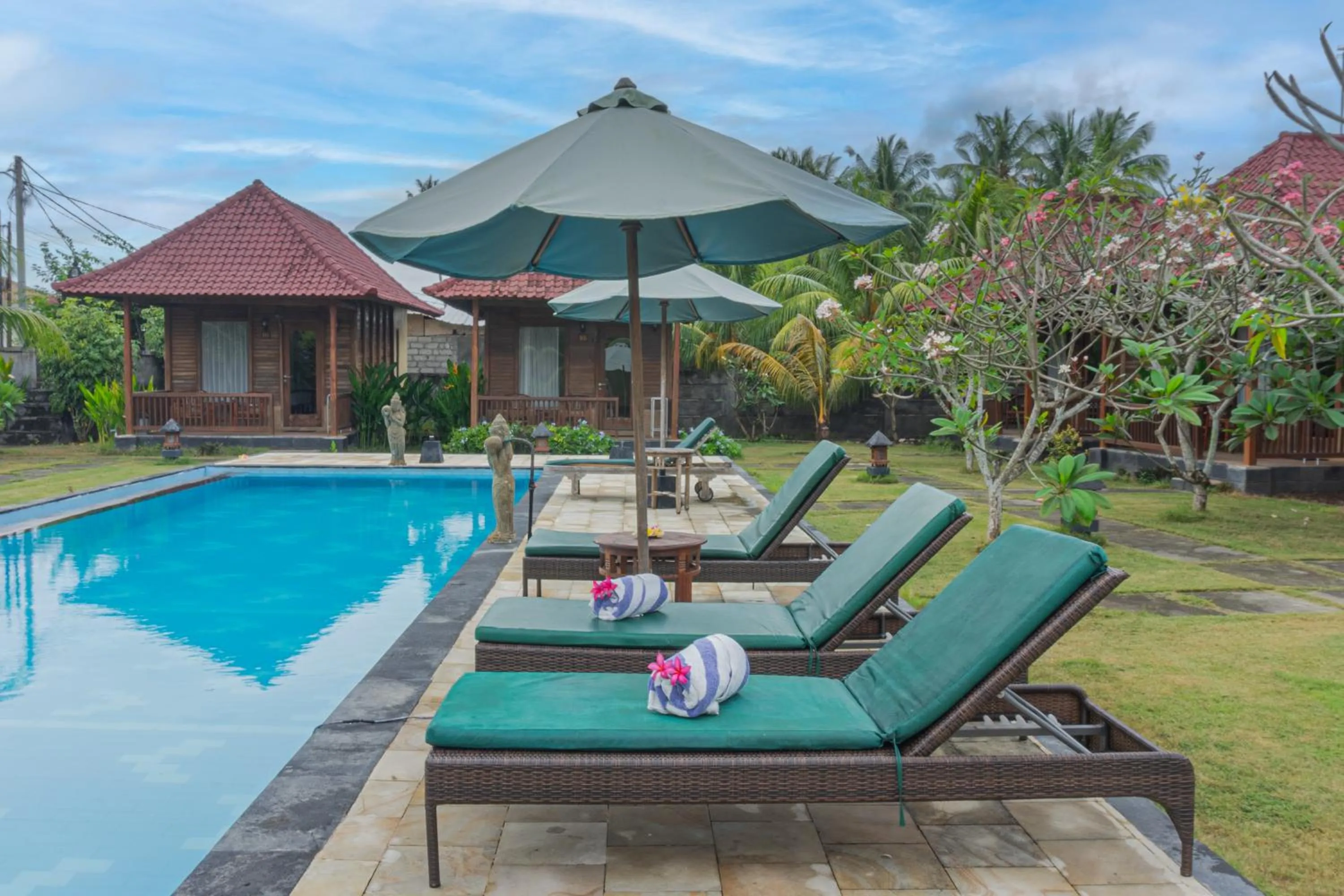 Swimming pool in Rijet Villa Beach & Restaurant