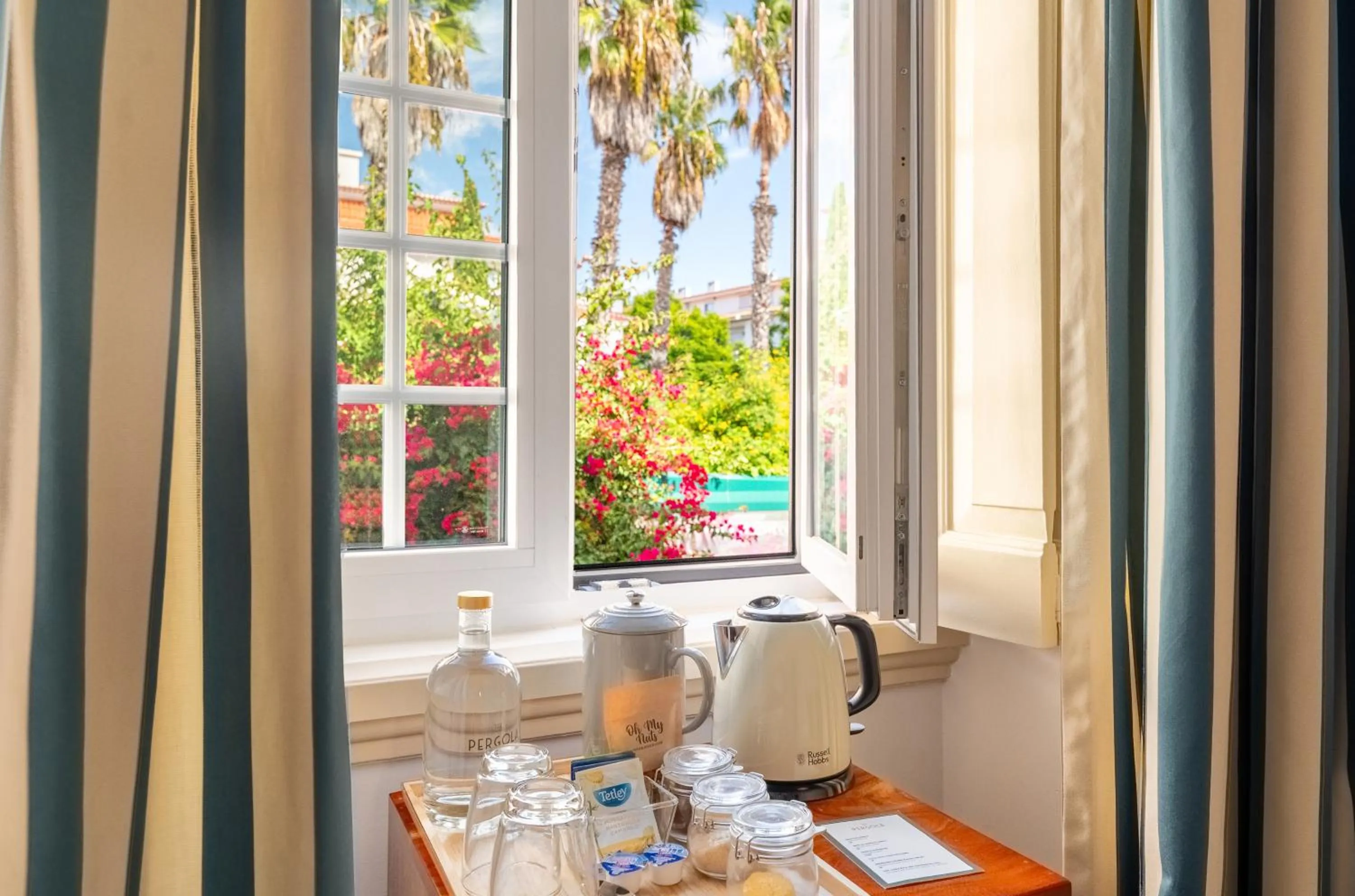 Coffee/tea facilities in Pergola Boutique Hotel