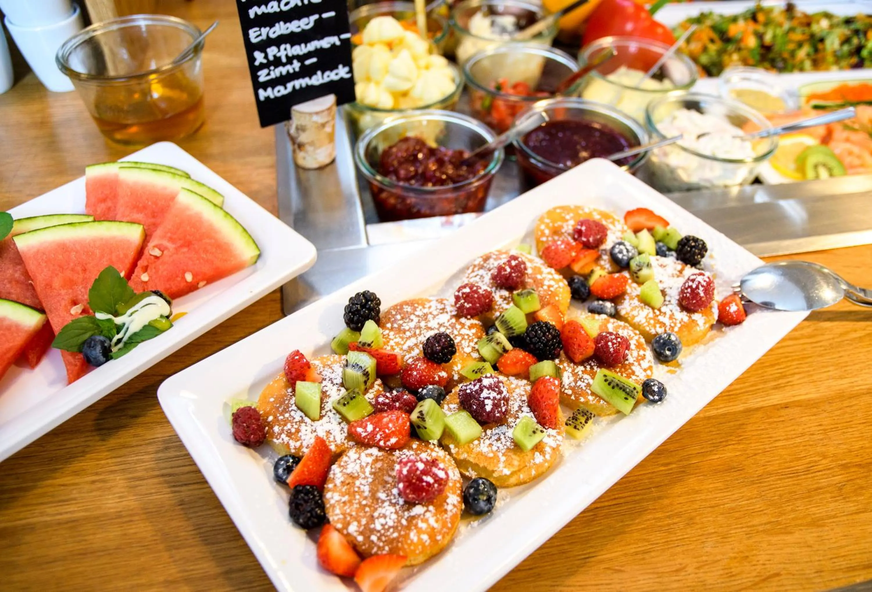 Buffet breakfast in einzigartig - Das kleine Hotel im Wasserviertel