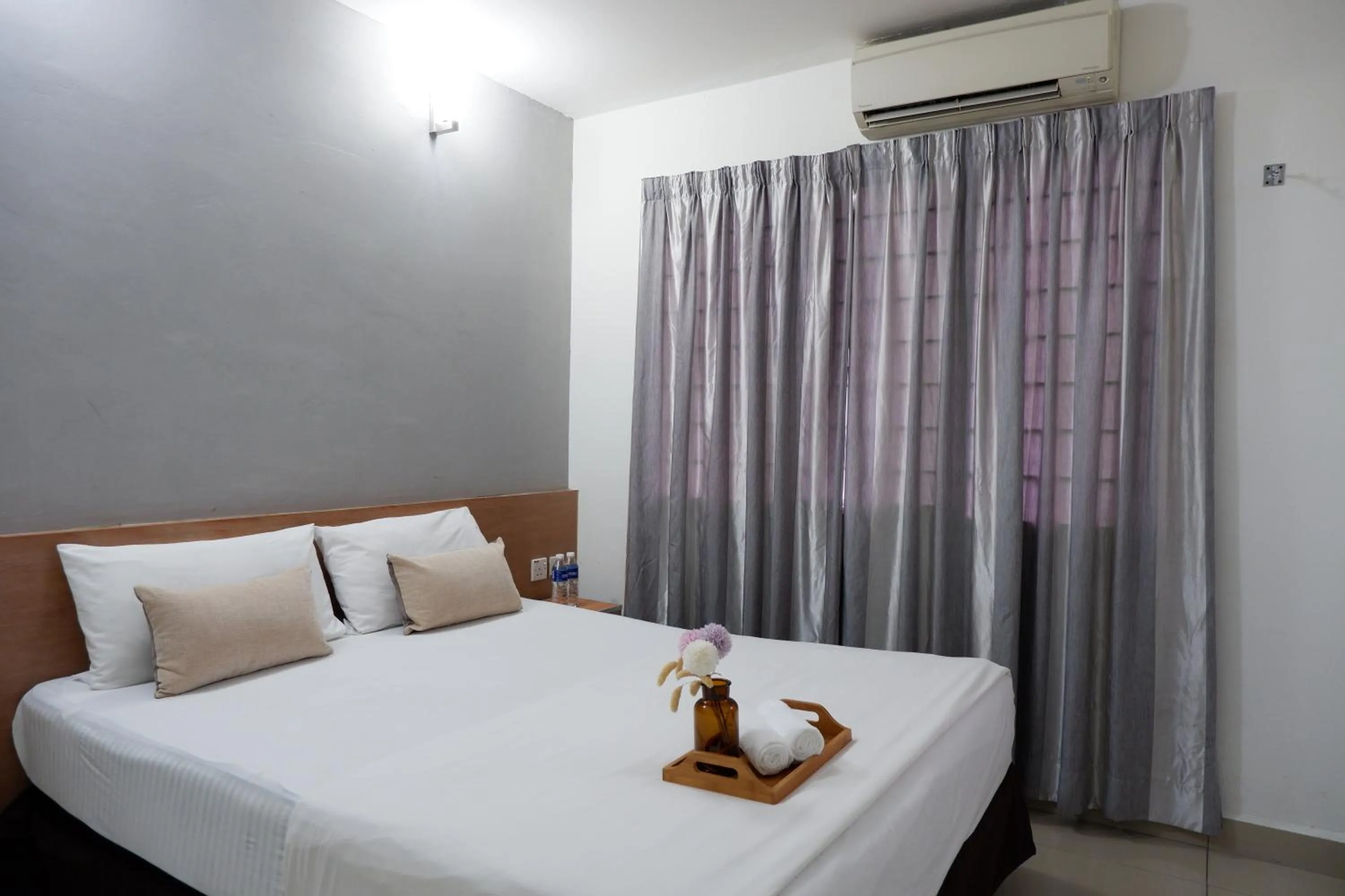 Bedroom, Bed in Indah Garden Hotel