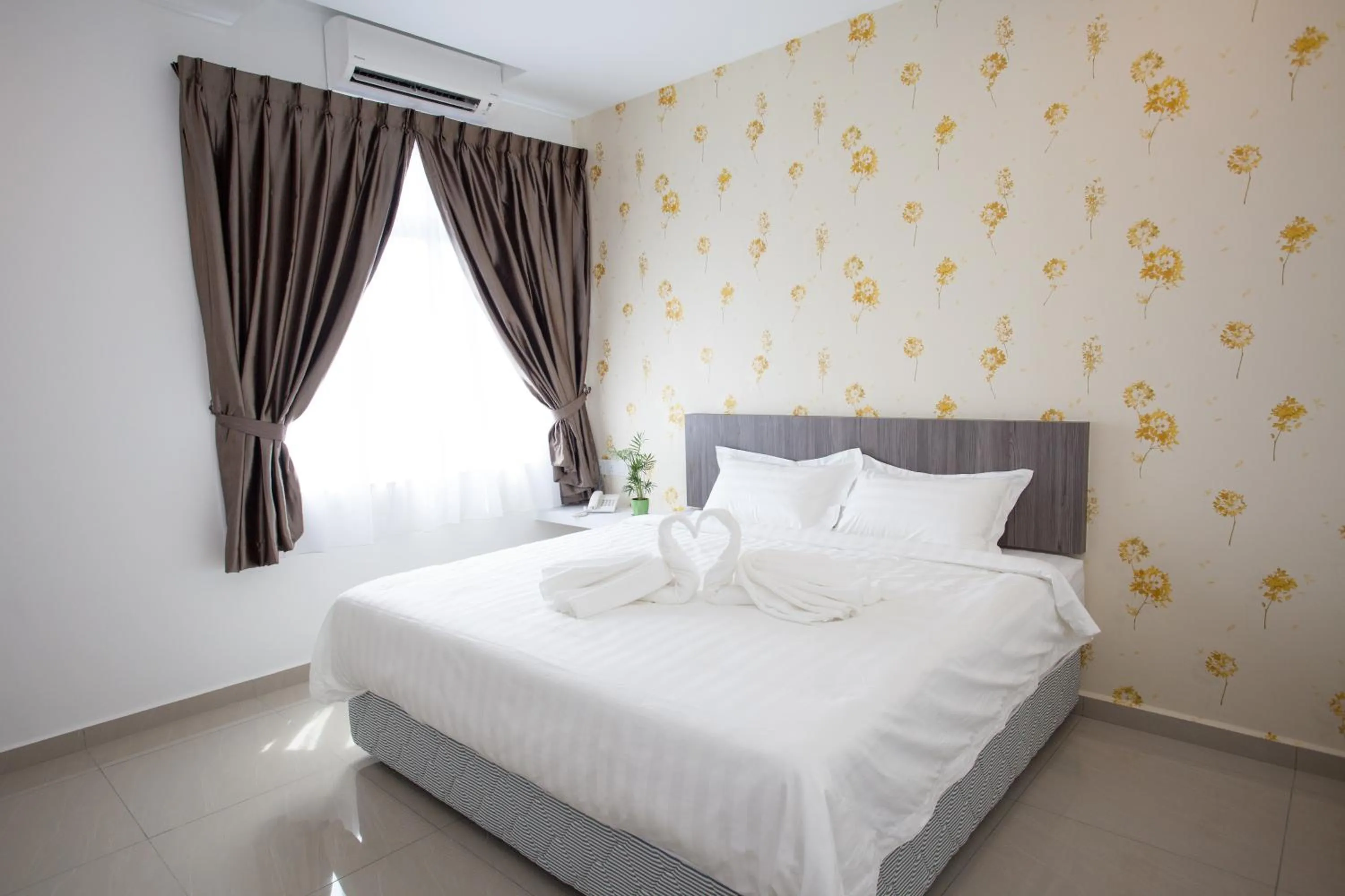 Photo of the whole room, Bed in Twenty Nine Hotel