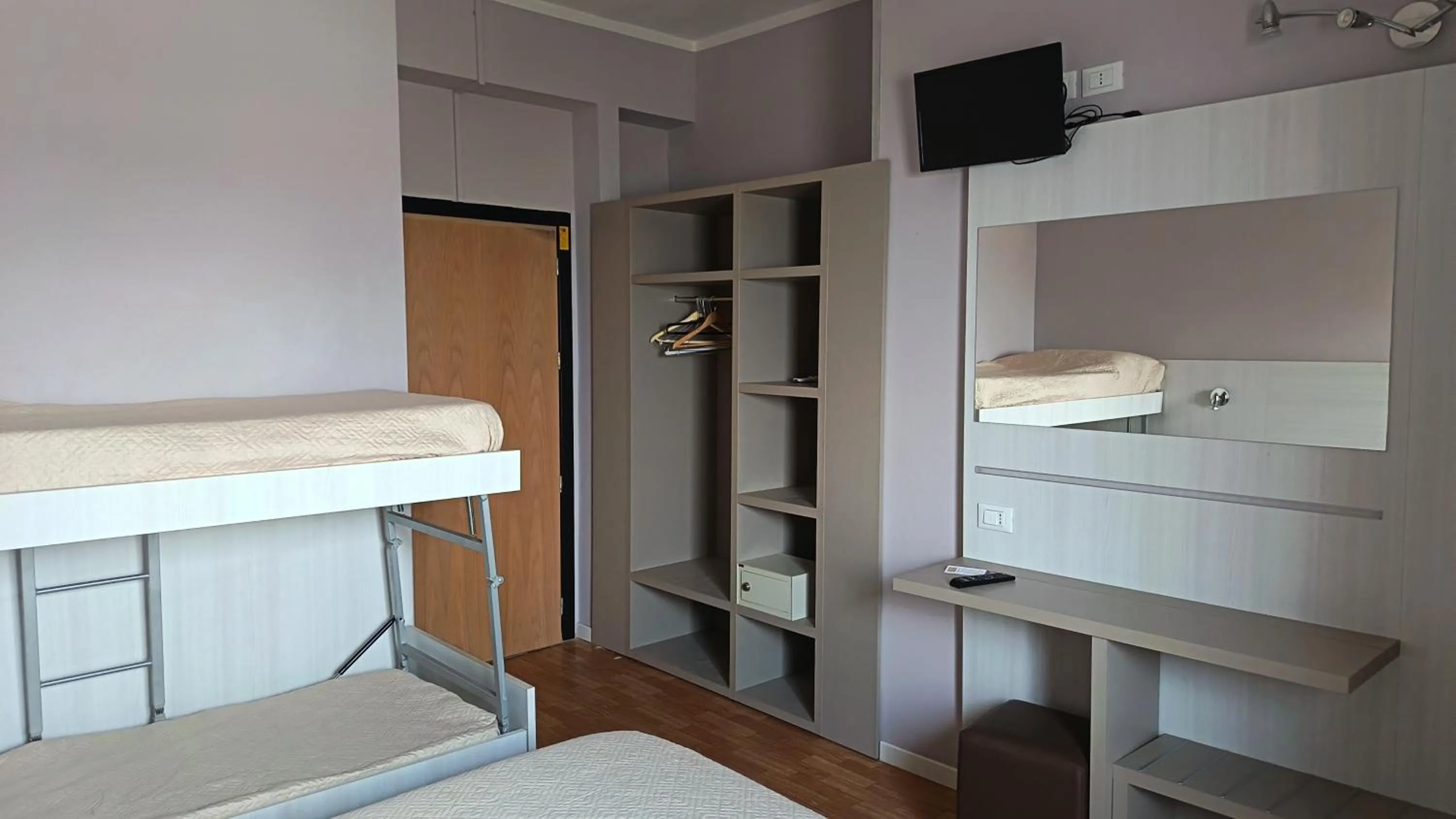 Bedroom, Bed in Bikini Tropicana Family Hotel