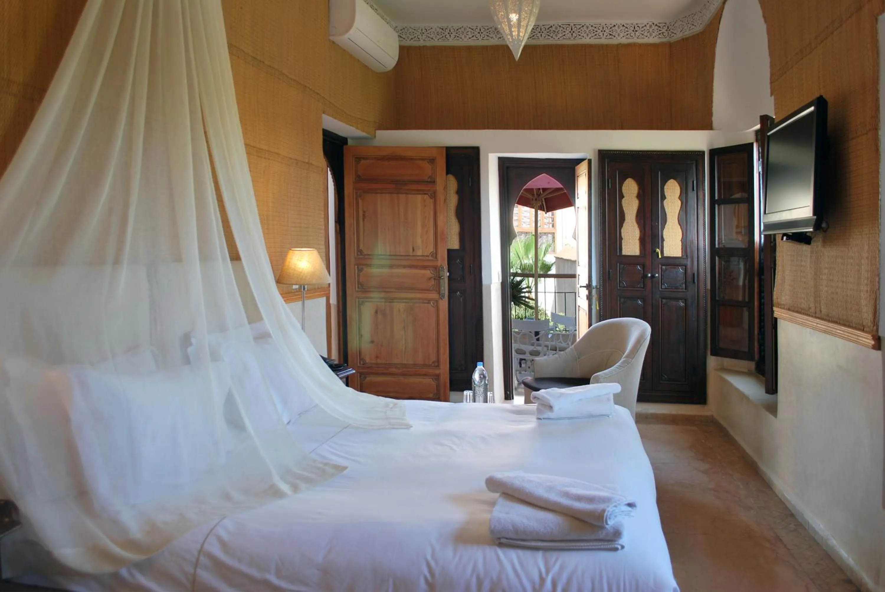 Bedroom, Bed in Riad Charaï