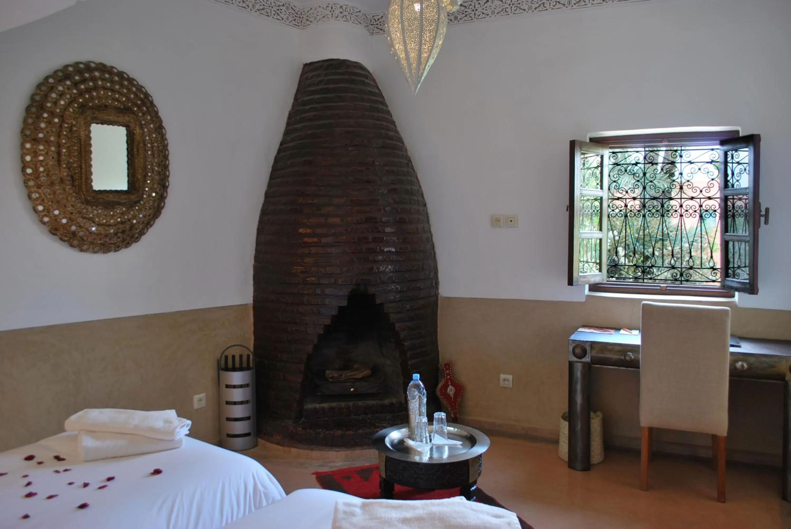 Bedroom, Bed in Riad Charaï
