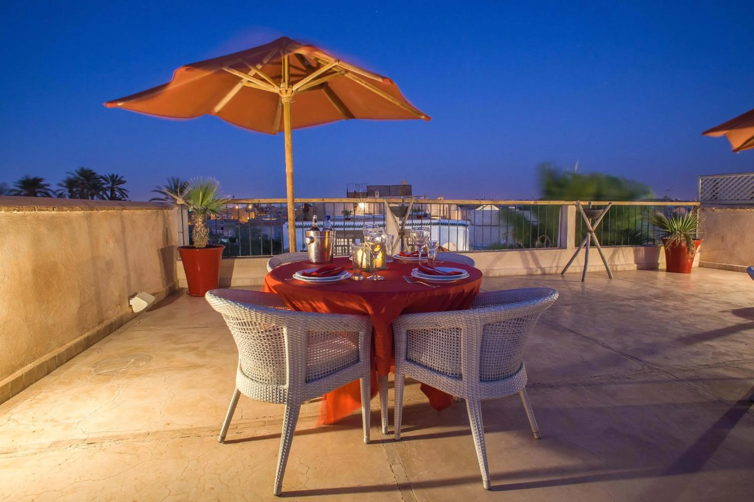 Restaurant/places to eat in Riad Charaï