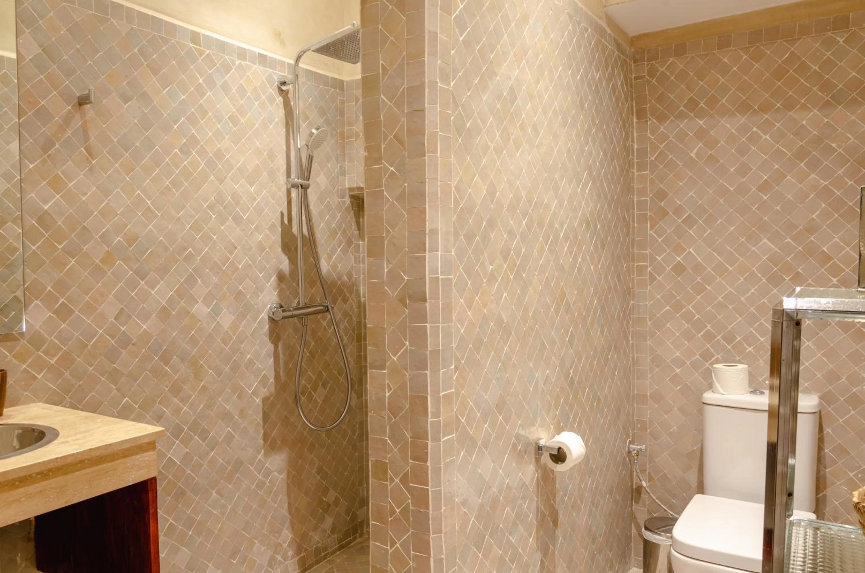 Bathroom in Riad Charaï