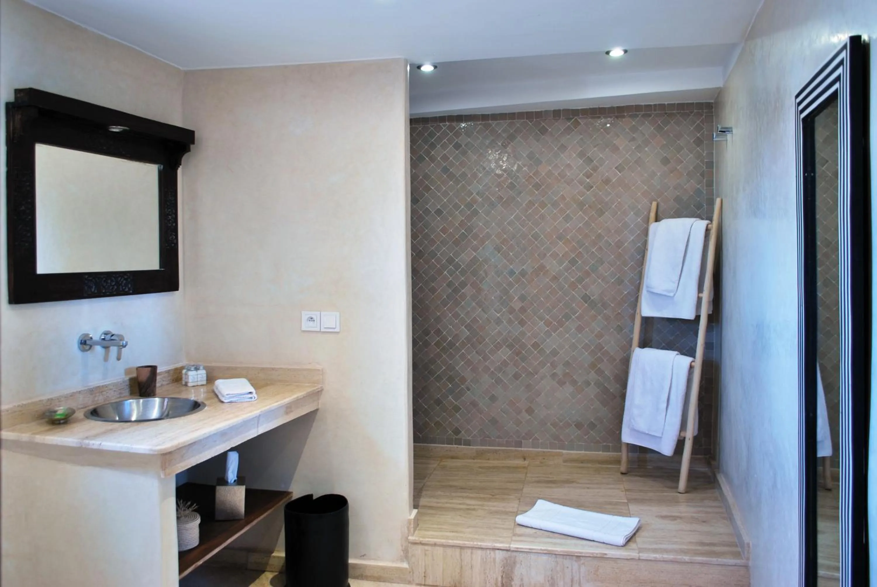 Bathroom in Riad Charaï