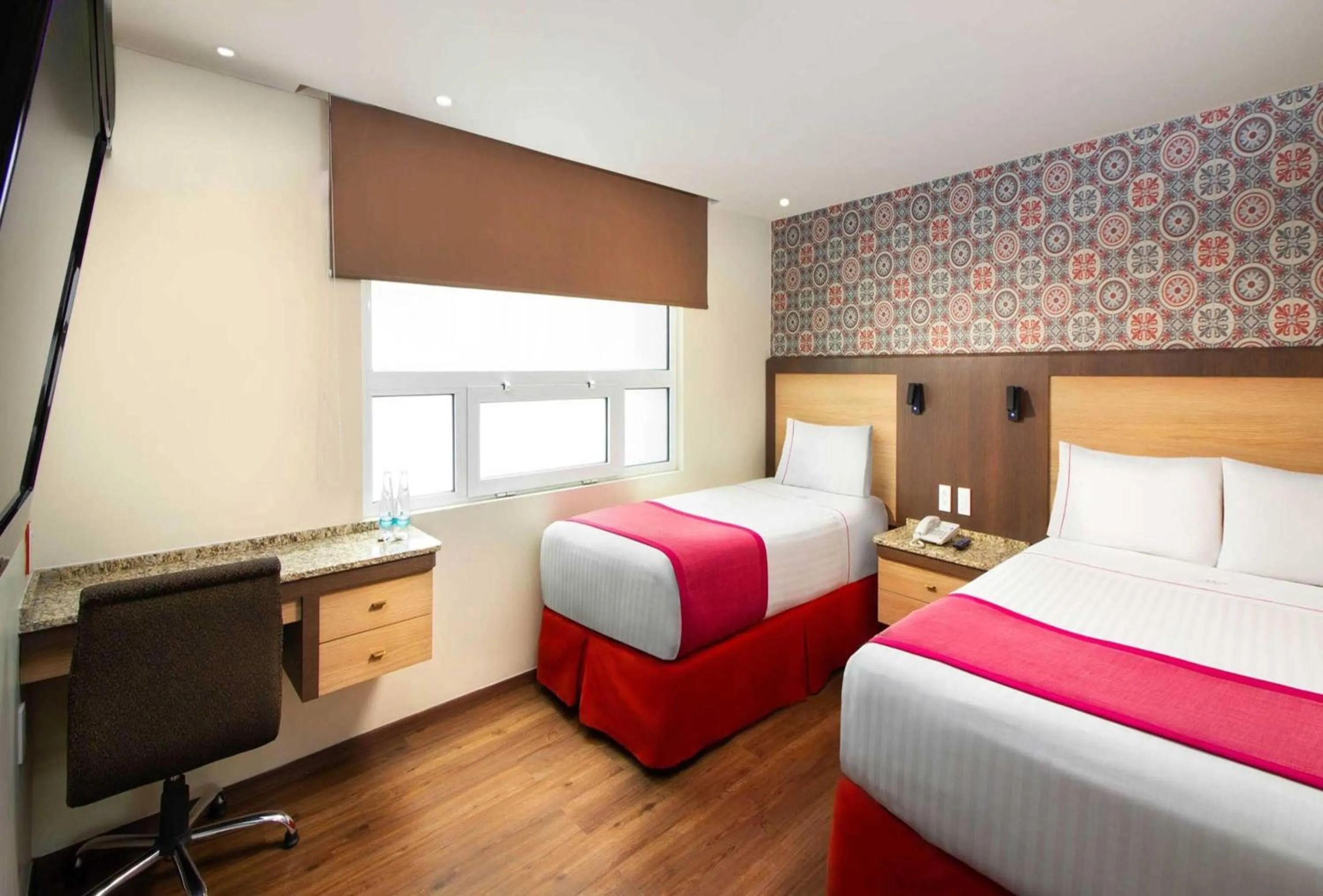 Photo of the whole room, Bed in Hotel MX garibaldi CDMX, Trademark Collection by Wyndham