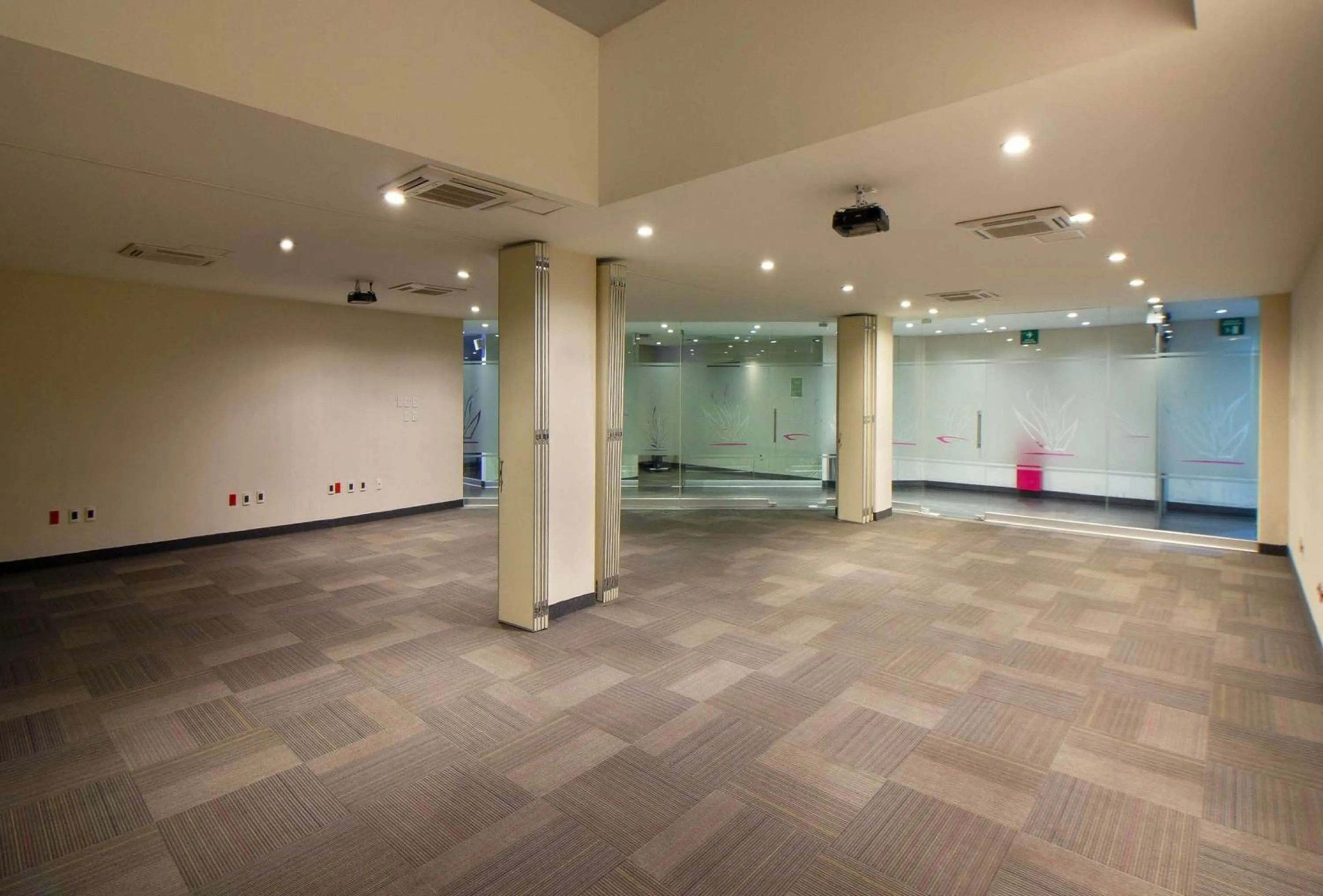 Meeting/conference room in Hotel MX garibaldi CDMX, Trademark Collection by Wyndham