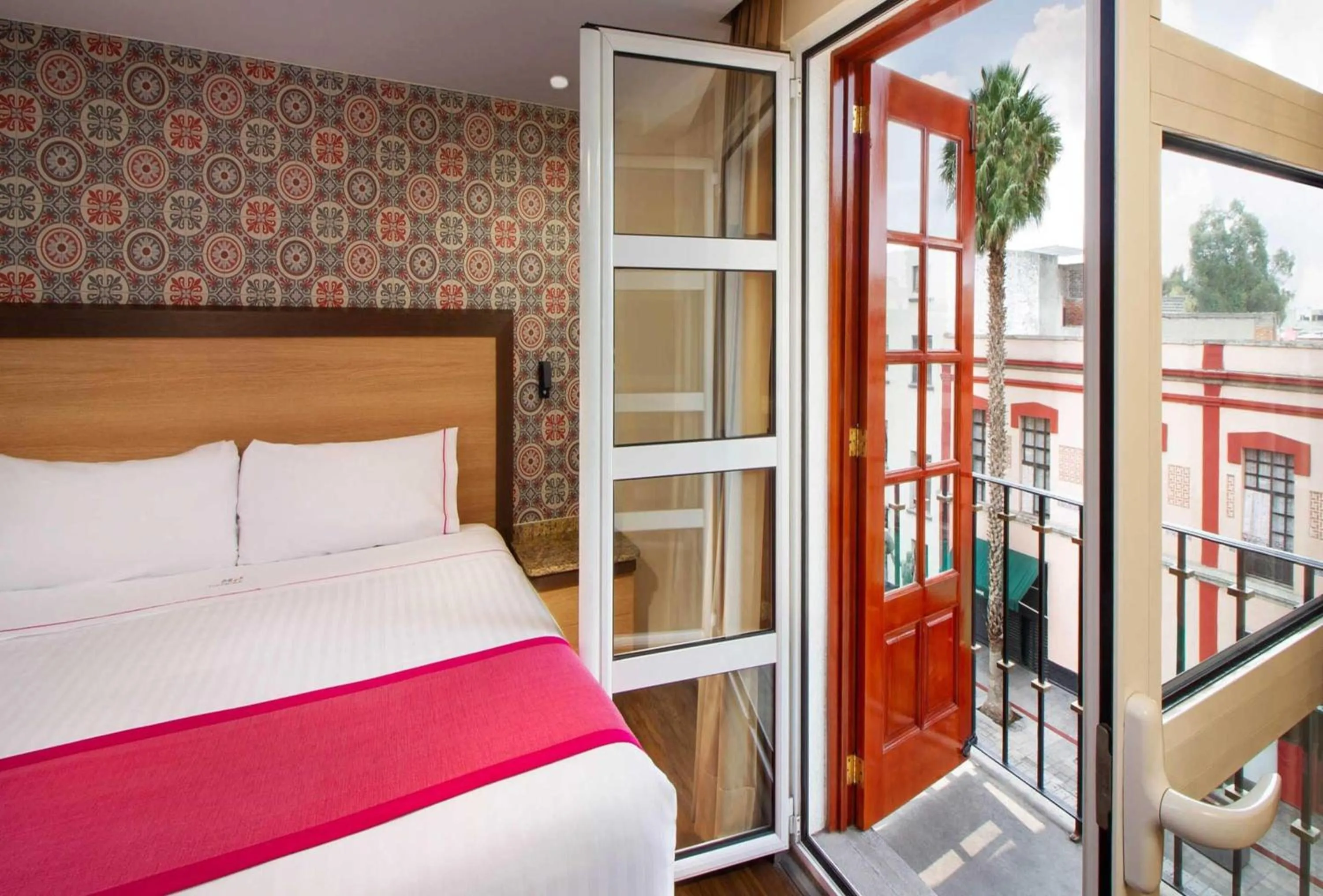 Photo of the whole room, Bed in Hotel MX garibaldi CDMX, Trademark Collection by Wyndham