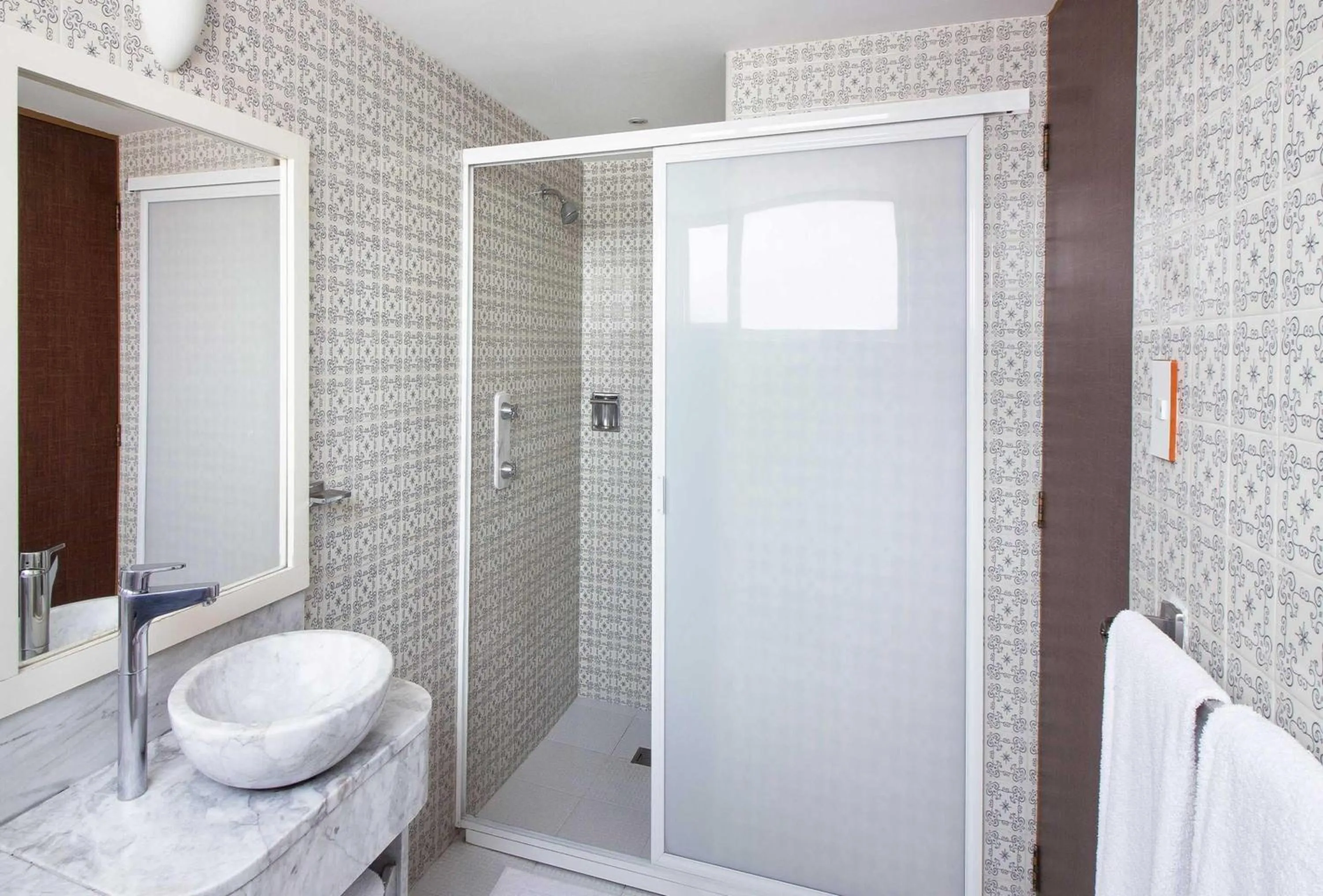 Bathroom in Hotel MX garibaldi CDMX, Trademark Collection by Wyndham