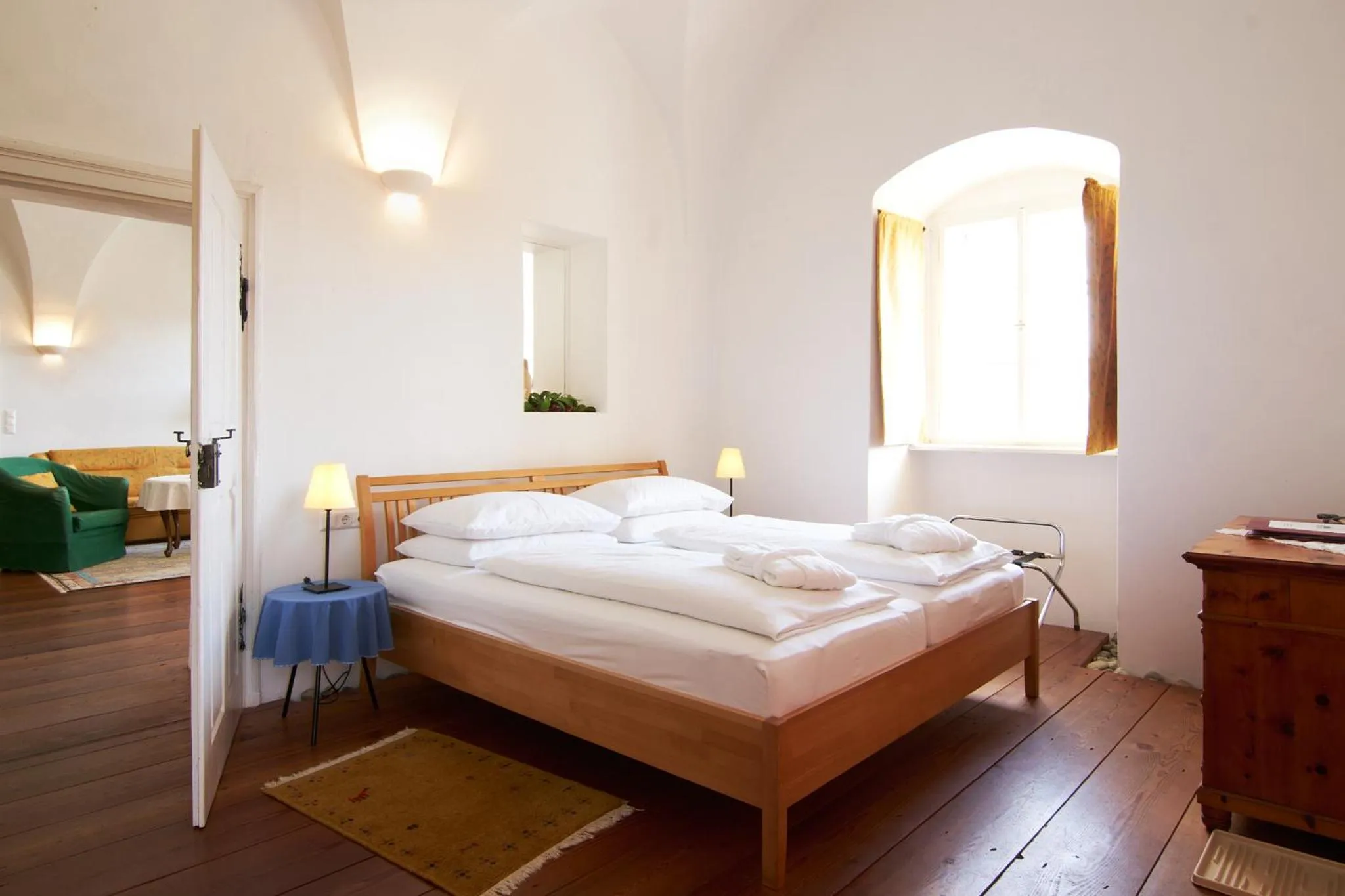 Bedroom, Bed in Hotel Landsitz Pichlschloss