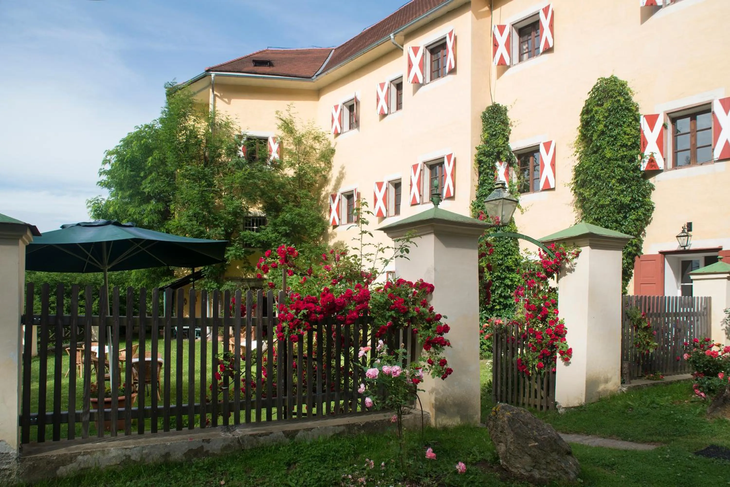 Facade/entrance in Hotel Landsitz Pichlschloss