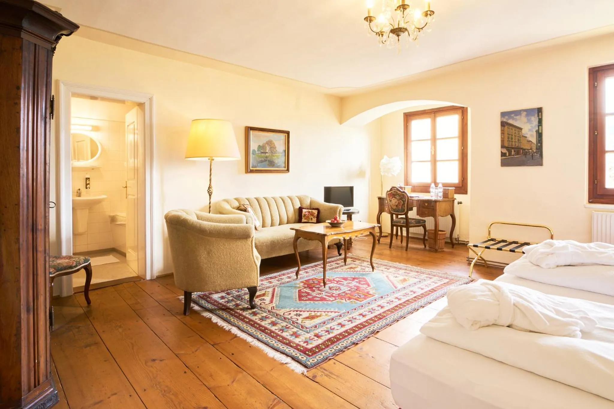 Bedroom, Bed in Hotel Landsitz Pichlschloss