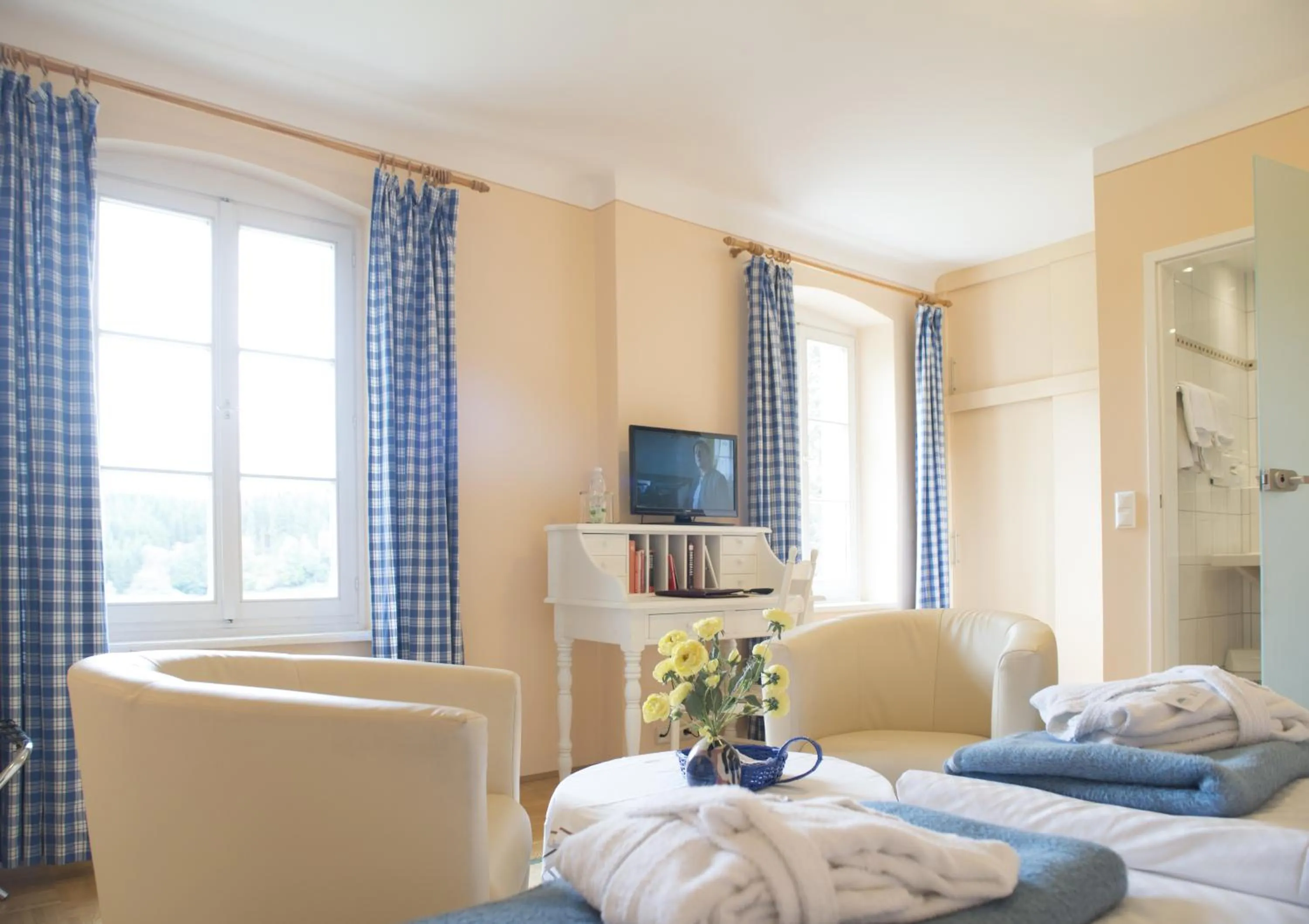 Bedroom, Bed in Hotel Landsitz Pichlschloss