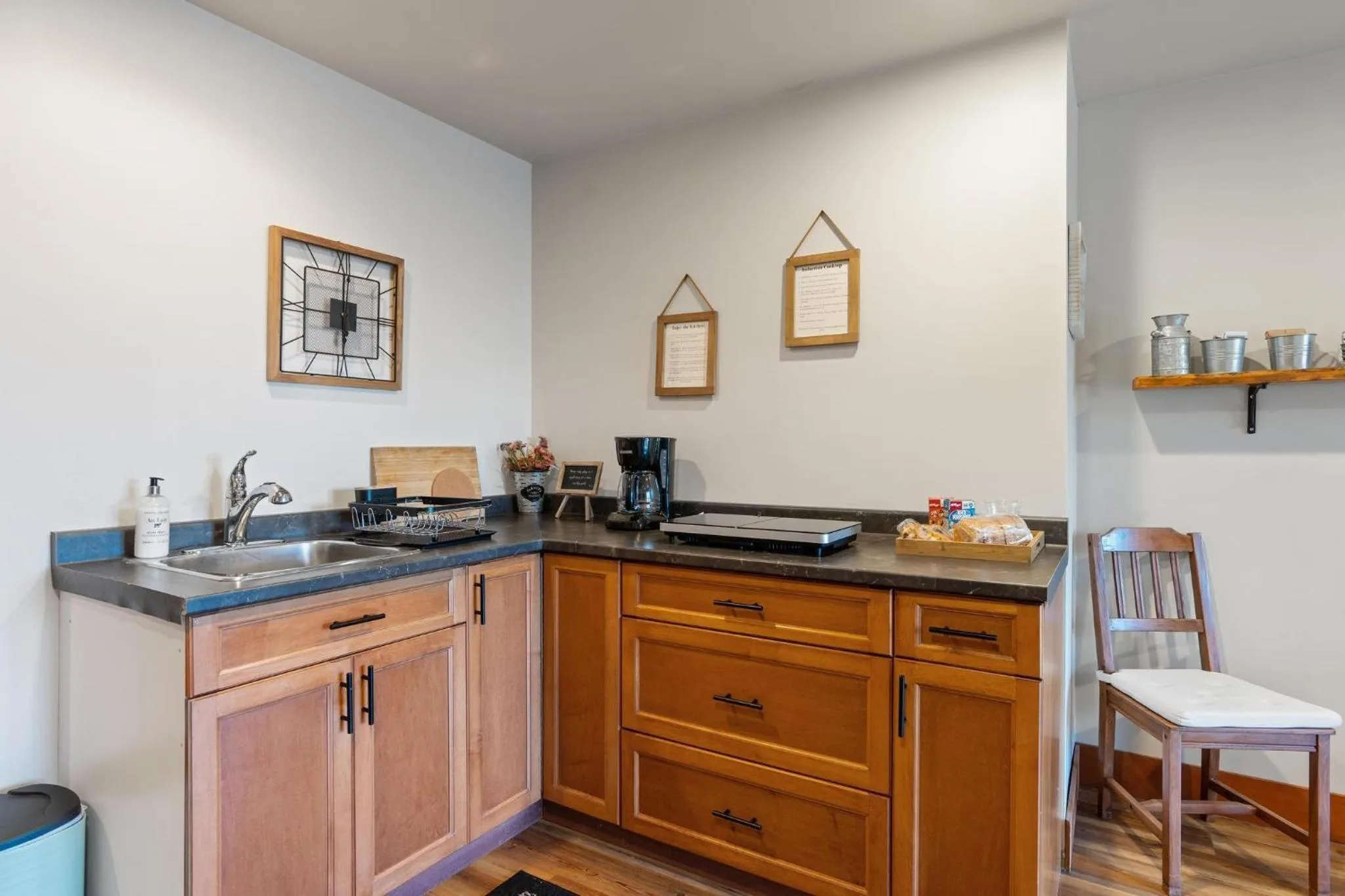 Kitchen or kitchenette in Shawnigan Hills Guest Suite