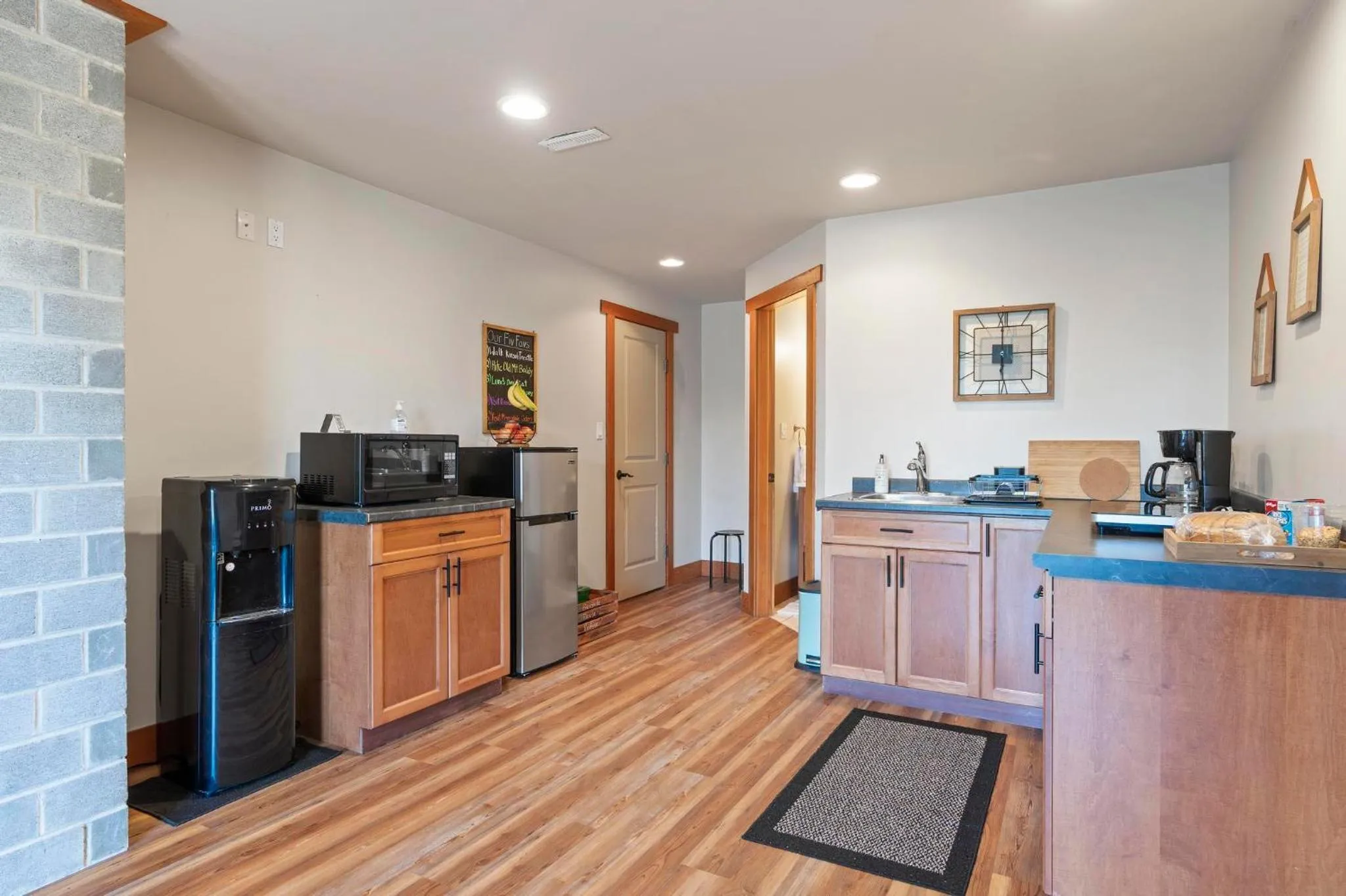 Kitchen or kitchenette in Shawnigan Hills Guest Suite