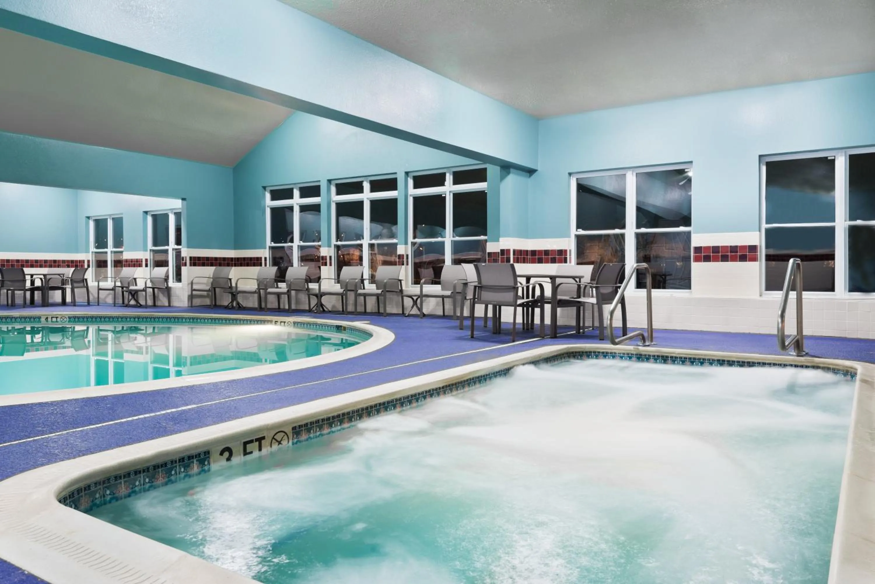Swimming pool in Holiday Inn Express & Suites - Columbus Airport East by IHG