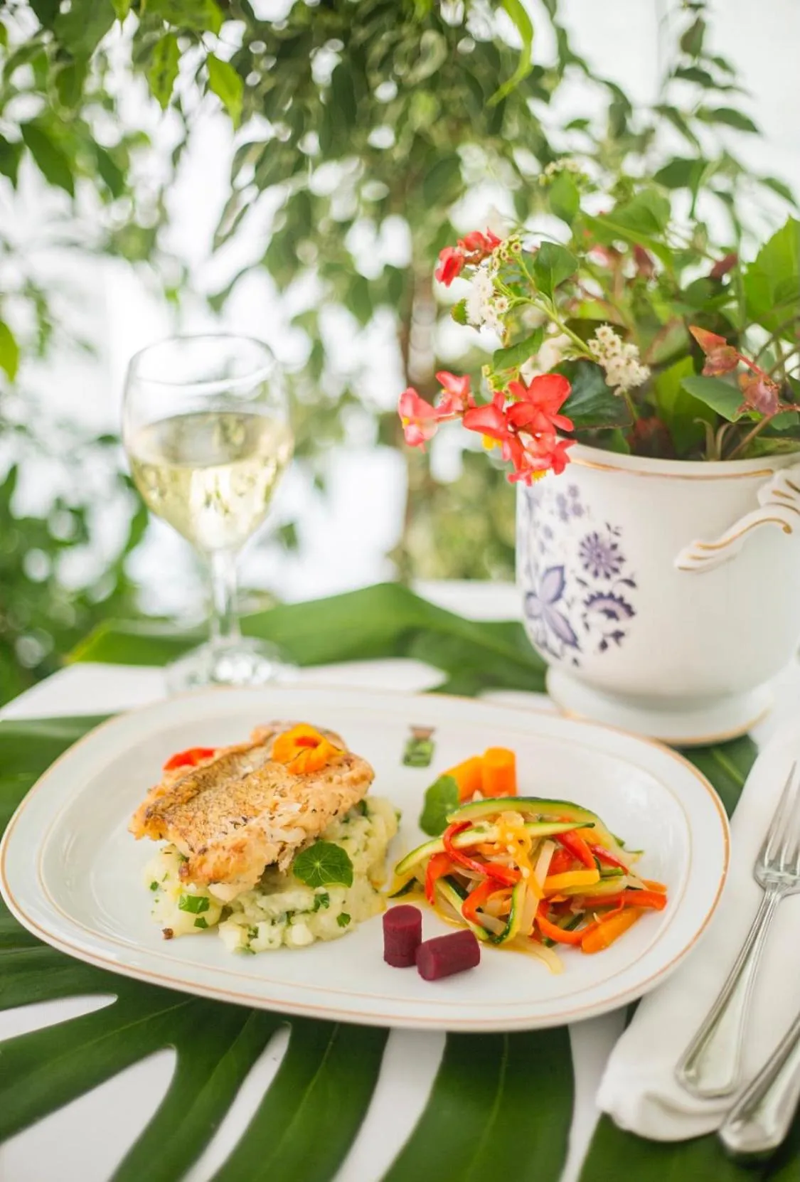 Restaurant/places to eat in Solar Do Conde Garden Hotel