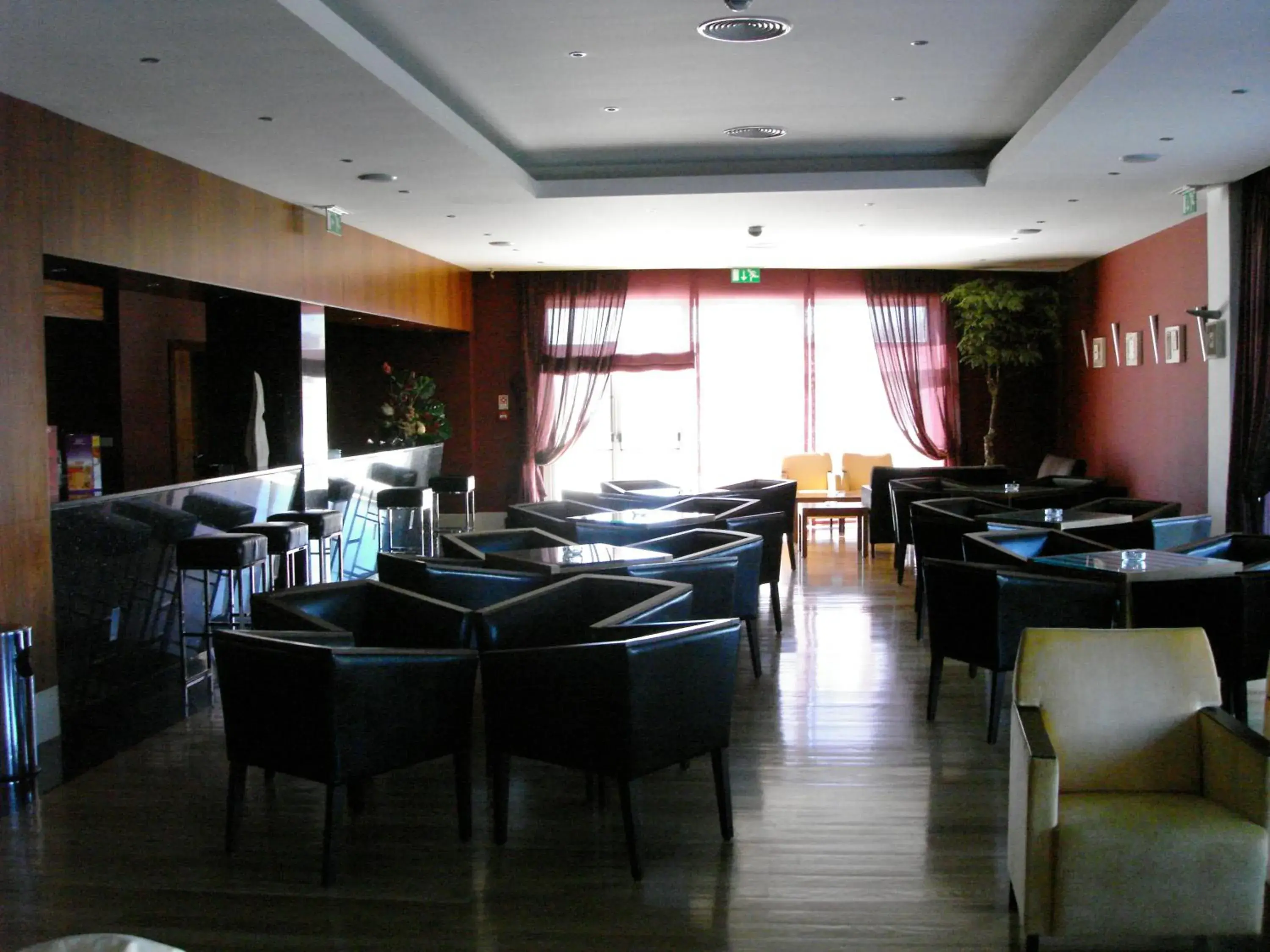 Lounge or bar in Hotel Lusitania Congress & Spa Lounge or bar in Hotel Lusitania Congress & Spa