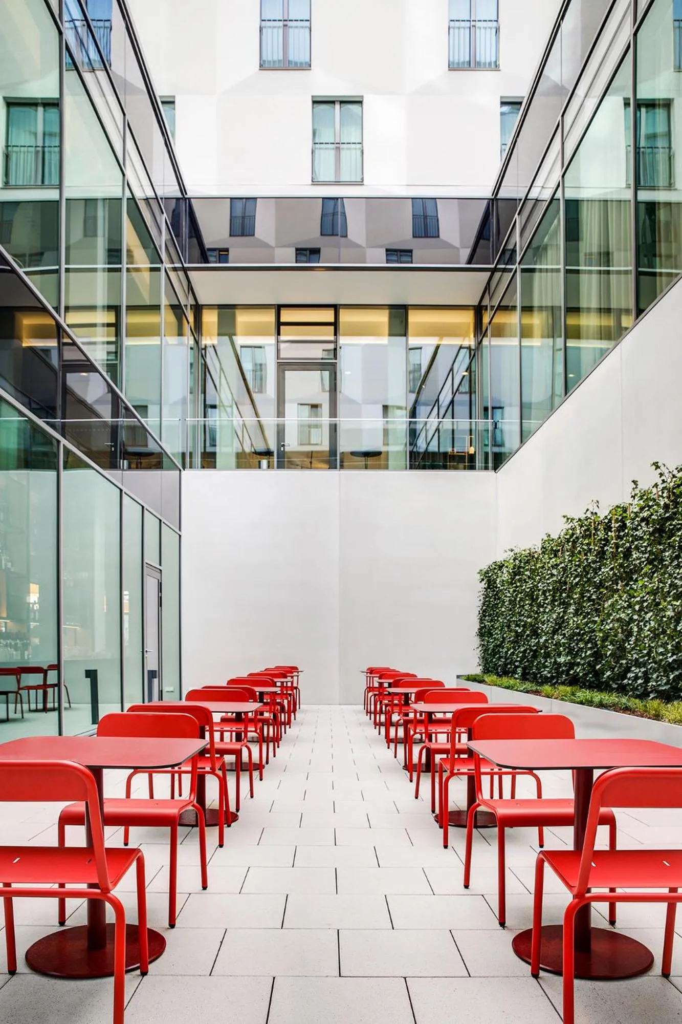 Patio in IntercityHotel Frankfurt Hauptbahnhof Süd