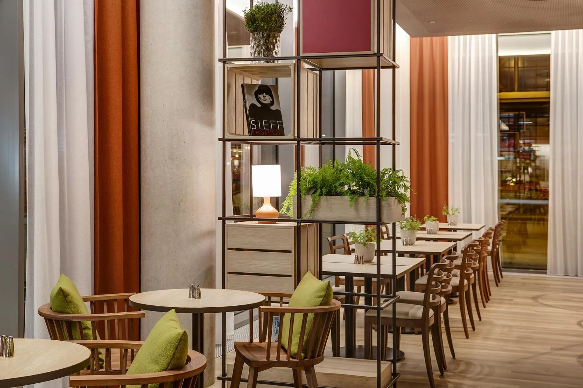 Restaurant/places to eat in IntercityHotel Frankfurt Hauptbahnhof Süd