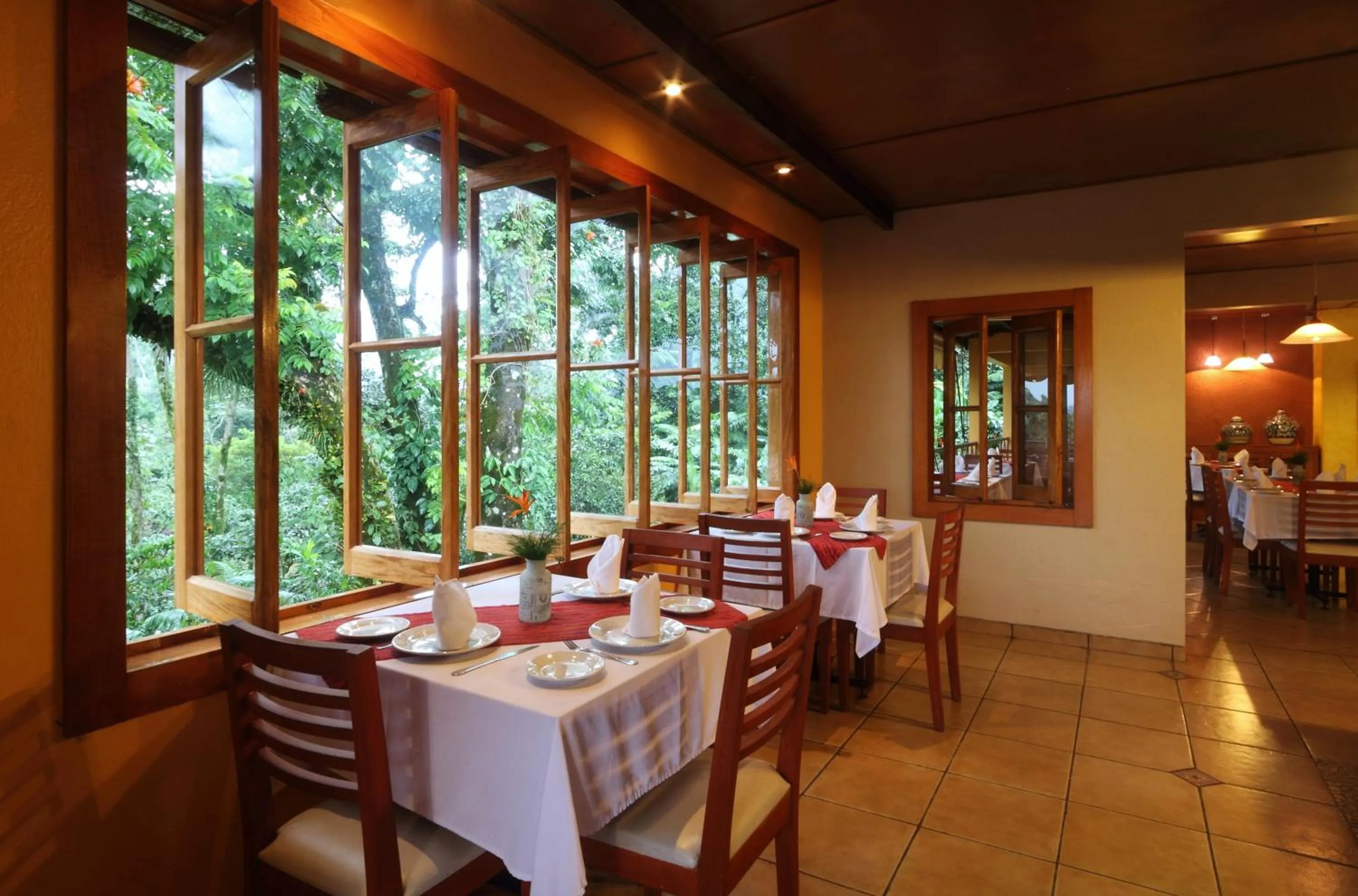 Restaurant/places to eat in Argovia Ecolodge
