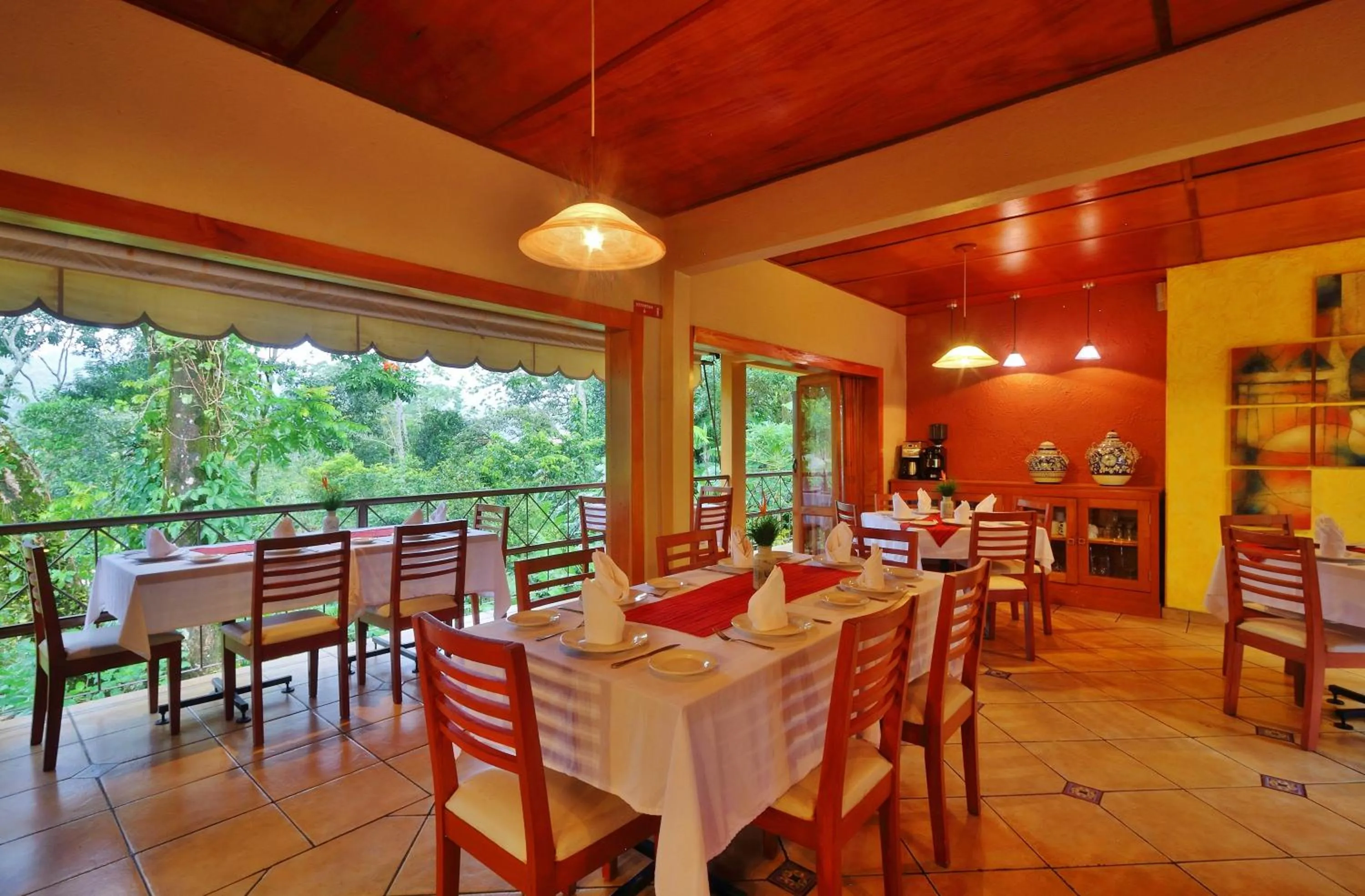 Restaurant/places to eat in Argovia Ecolodge