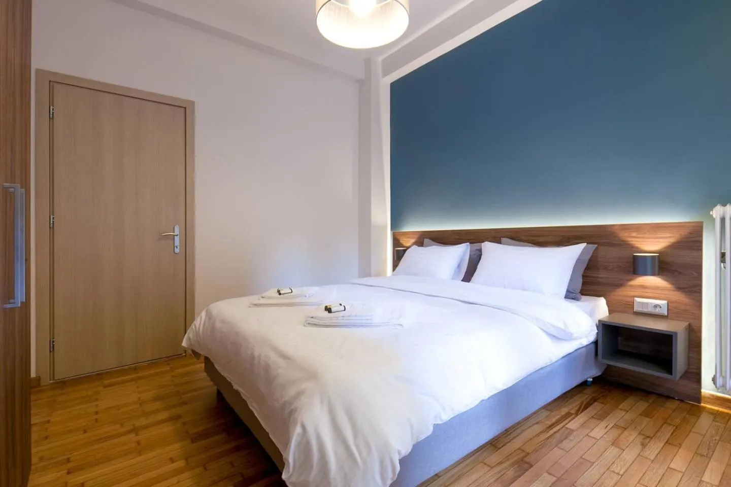Bedroom, Bed in TONI'S 2BD Modern flat in Koukaki near Acropoli
