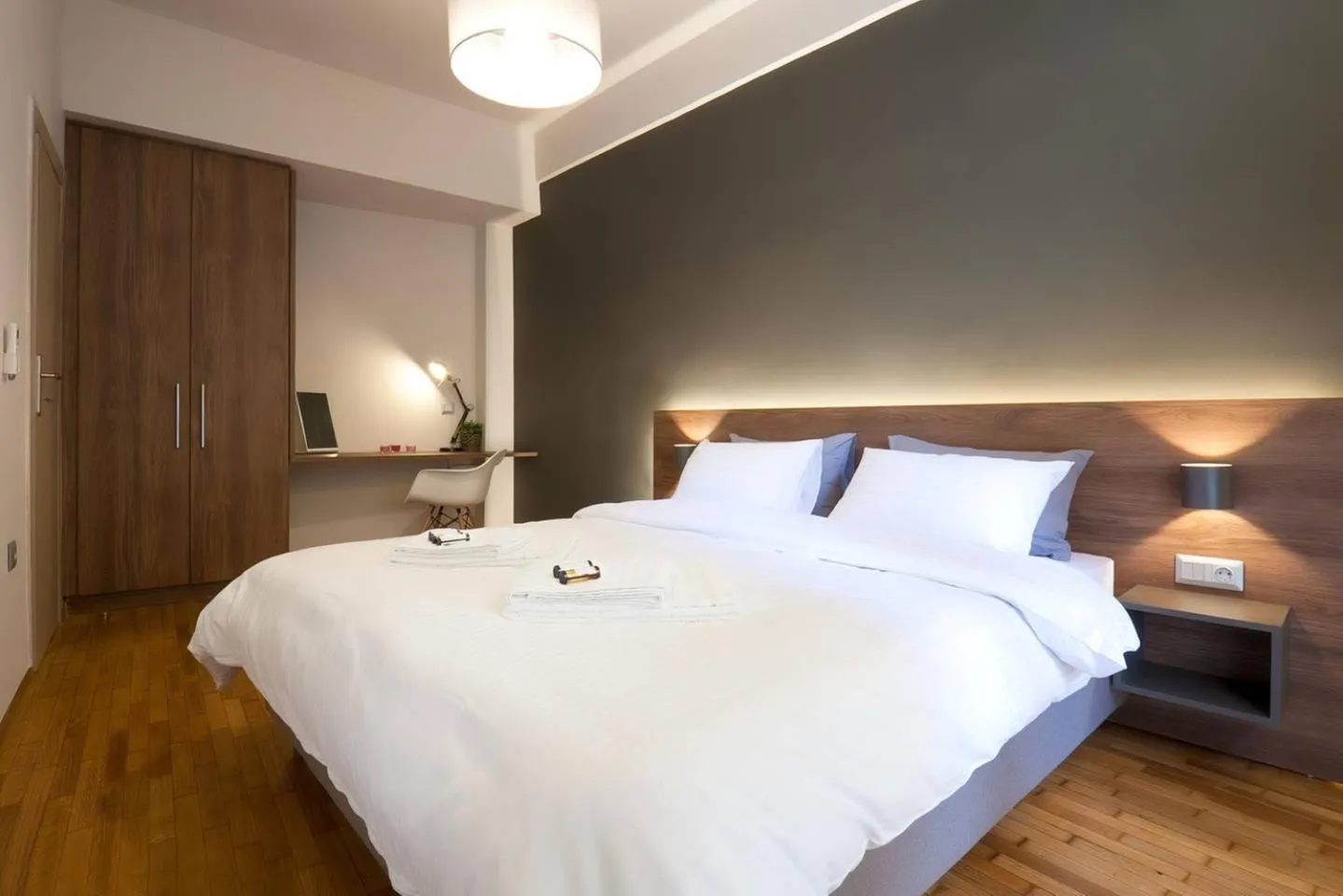 Bedroom, Bed in TONI'S 2BD Modern flat in Koukaki near Acropoli