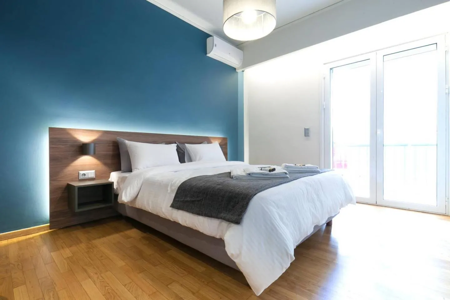 Bedroom, Bed in TONI'S 2BD Modern flat in Koukaki near Acropoli