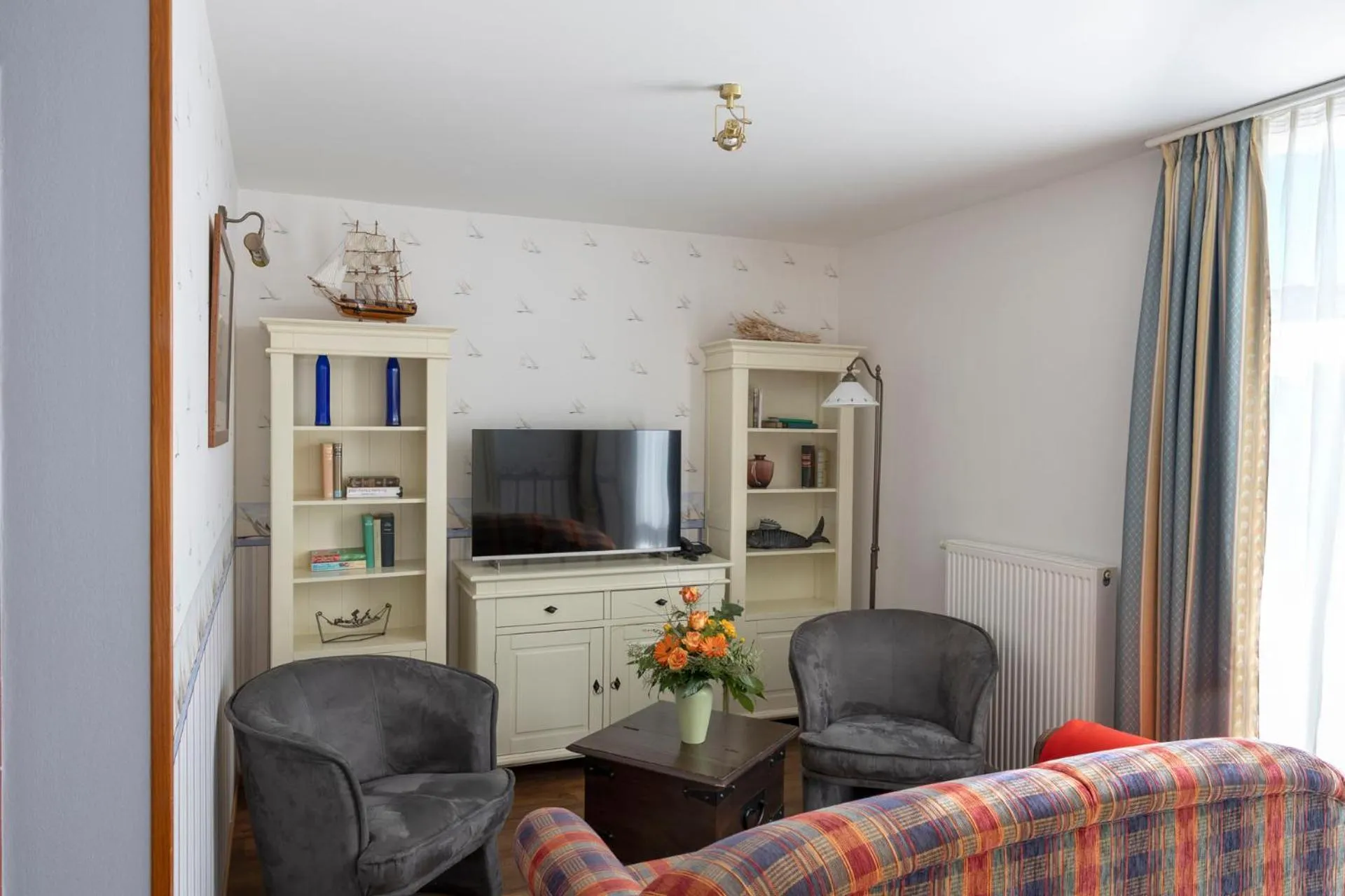 Communal lounge/ TV room in Hotel Nautilus