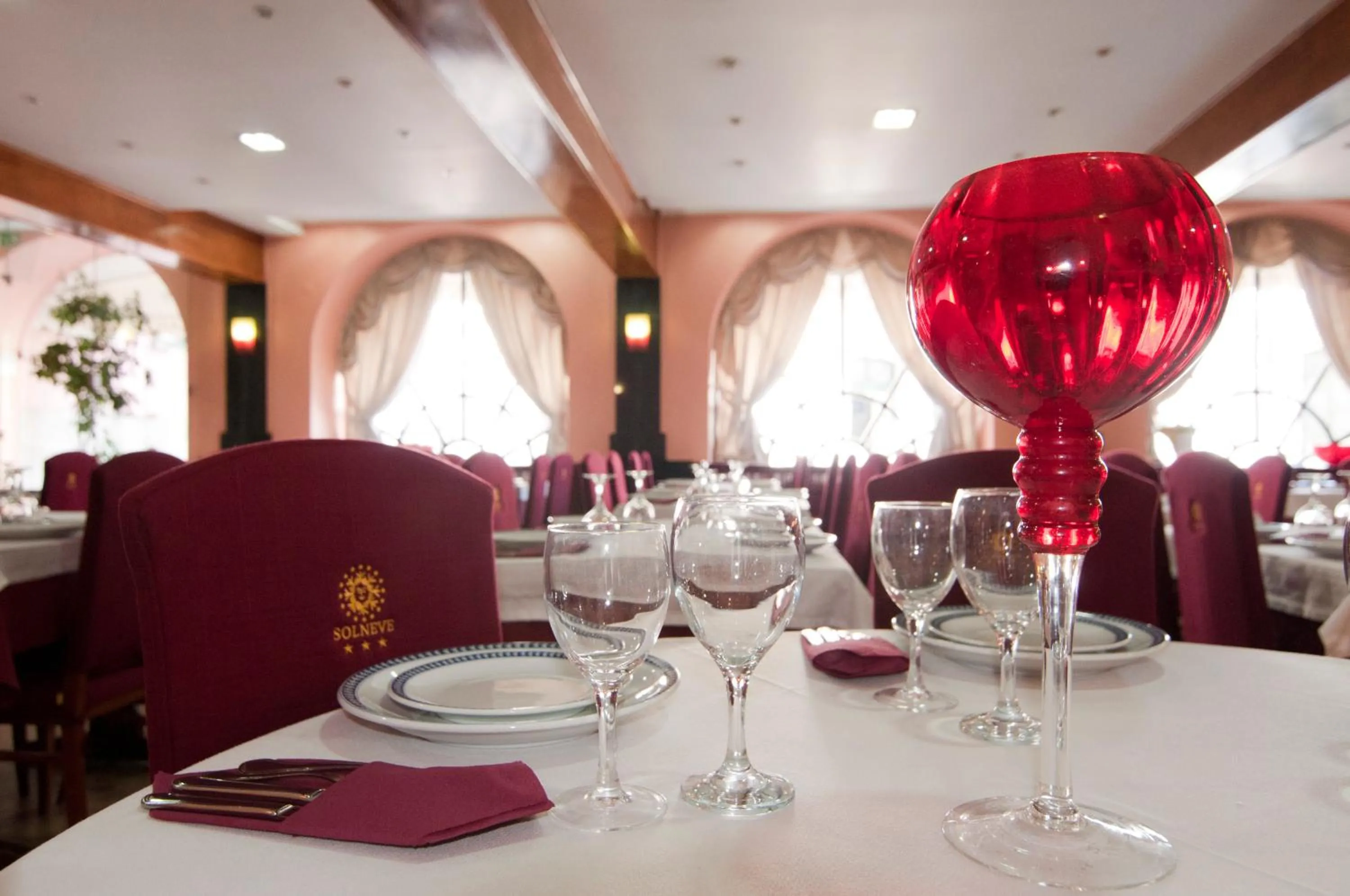 Restaurant/places to eat in Hotel Solneve