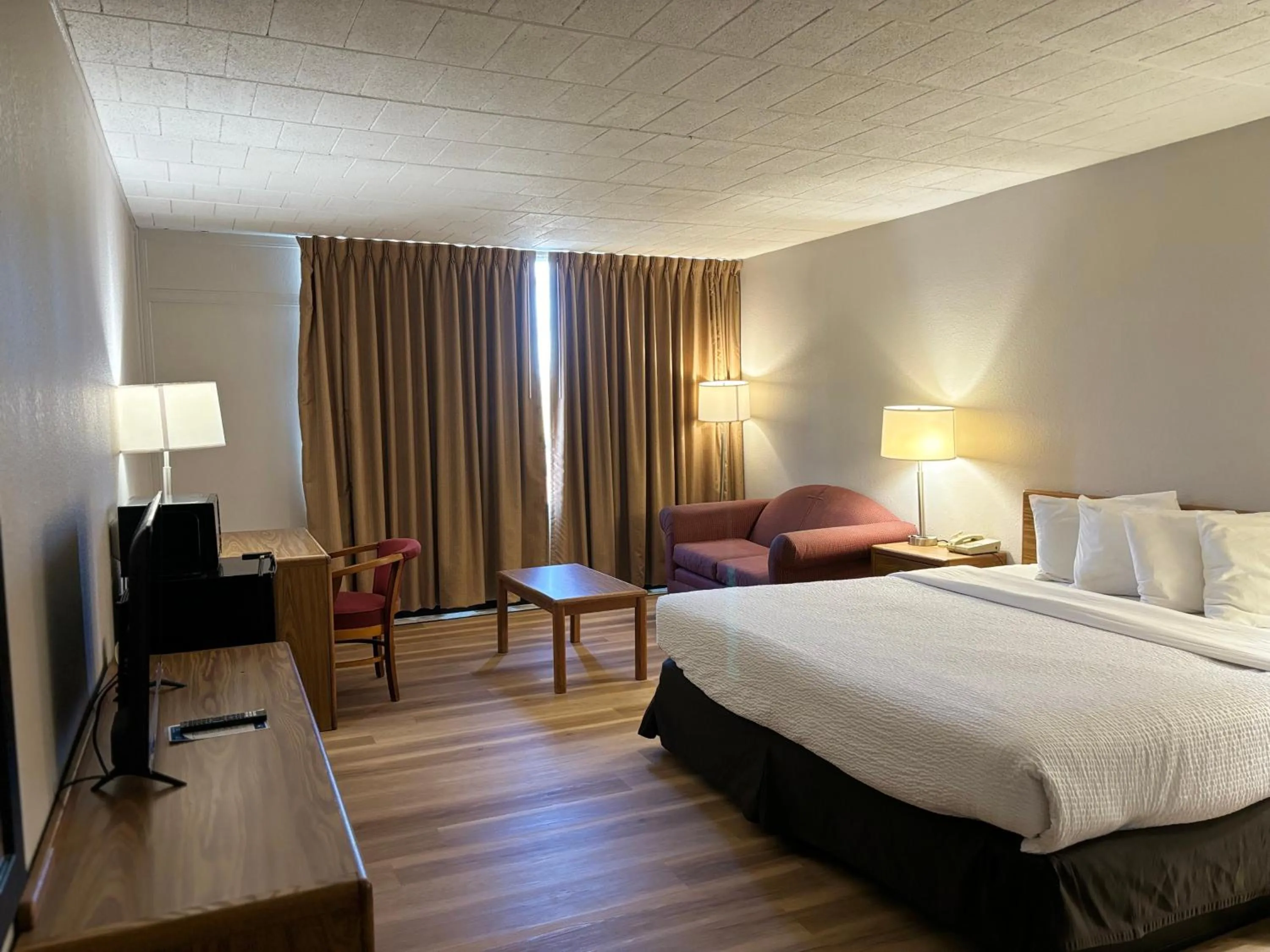 Photo of the whole room, Bed in Days Inn by Wyndham Williamsport
