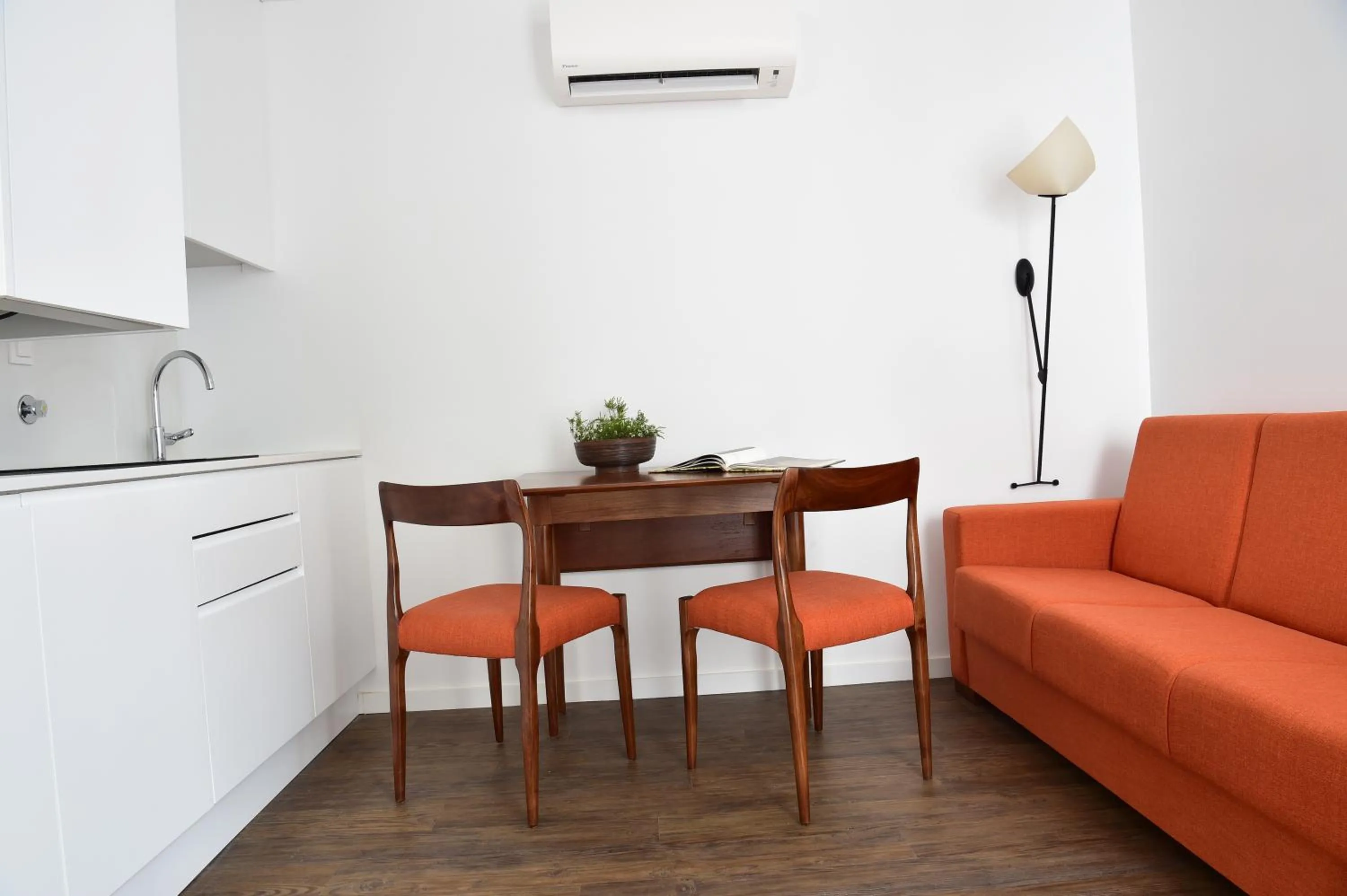 Dining area in Casa Melo Alvim - by Unlock Hotels