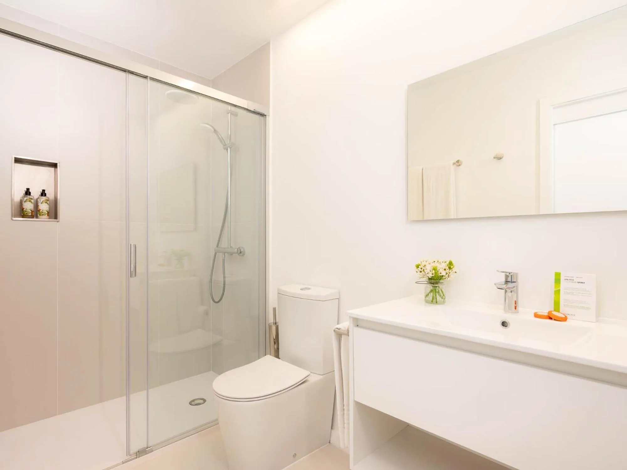 Bathroom in Casa Melo Alvim - by Unlock Hotels