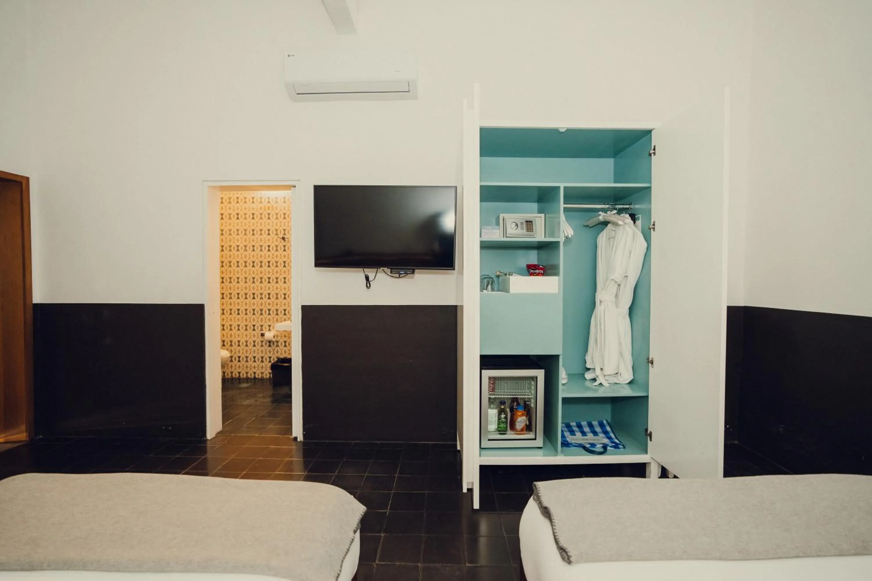 minibar, Bed in Hotel Azul de Oaxaca