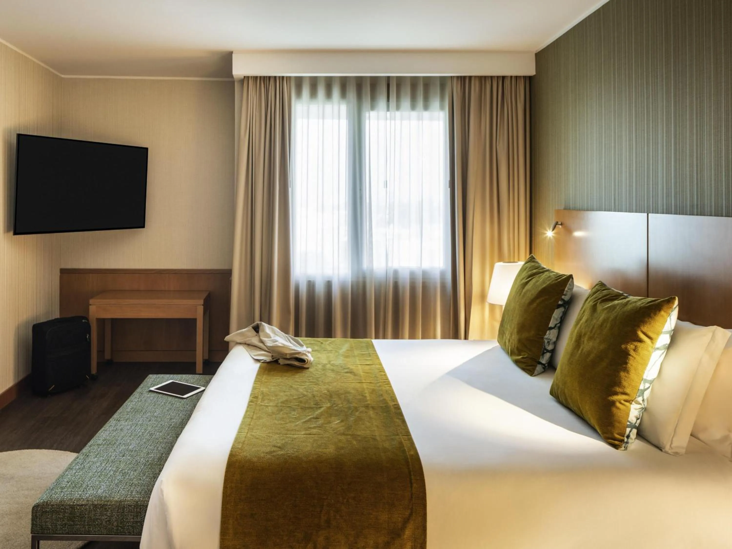 Bedroom, Bed in Hotel Mercure Porto Gaia