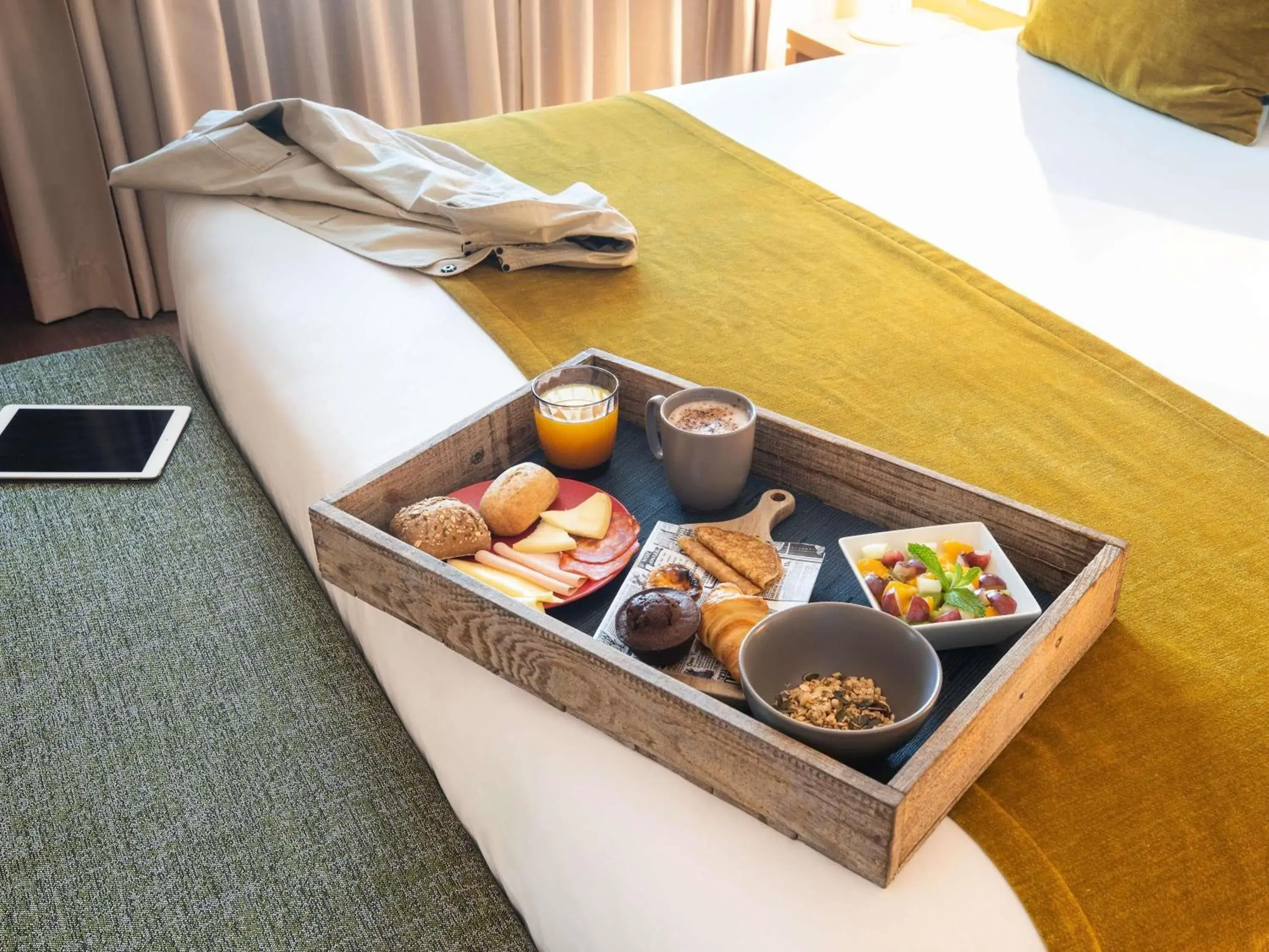 Photo of the whole room in Hotel Mercure Porto Gaia Photo of the whole room in Hotel Mercure Porto Gaia