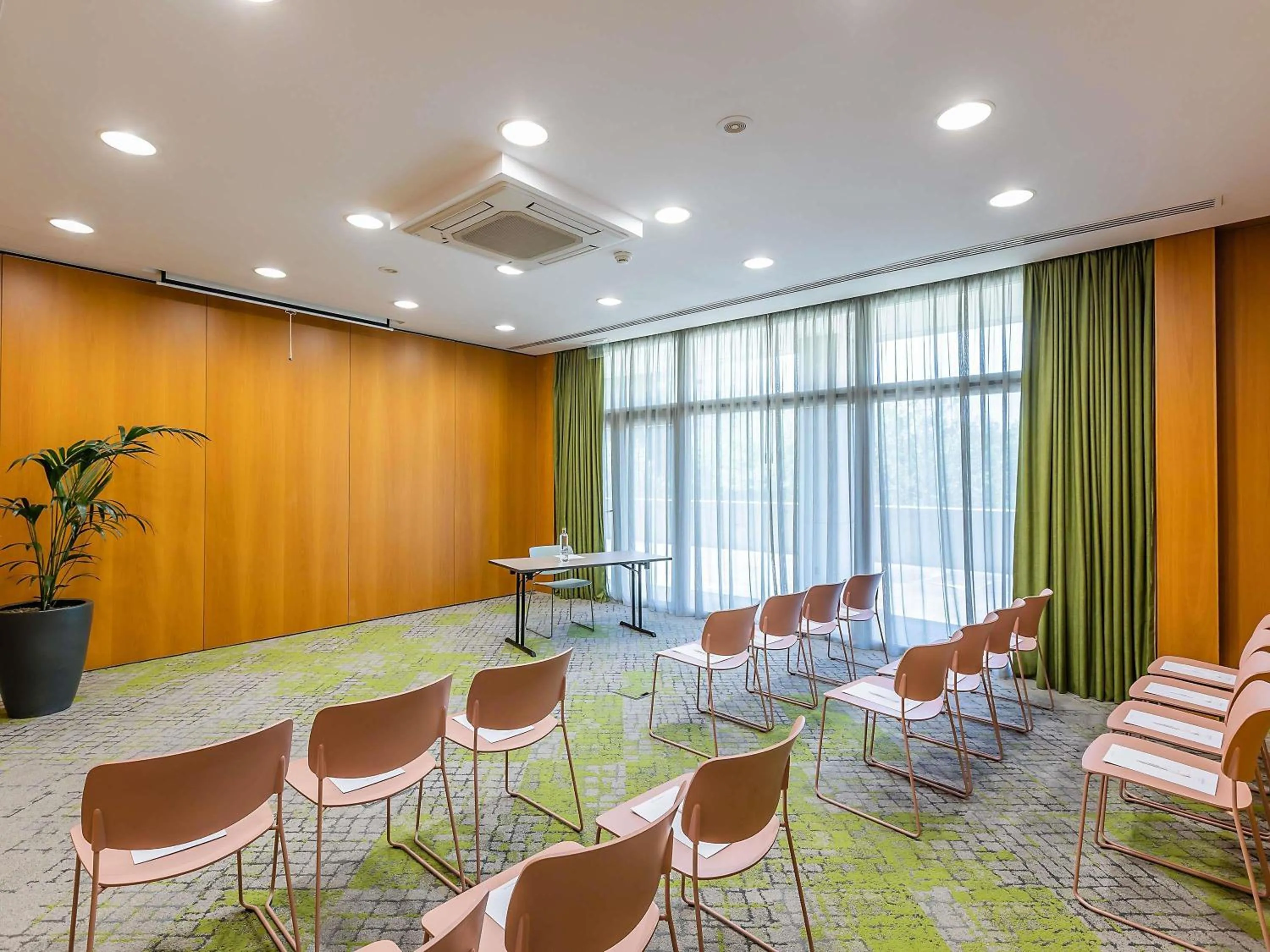 Business facilities in Hotel Mercure Porto Gaia