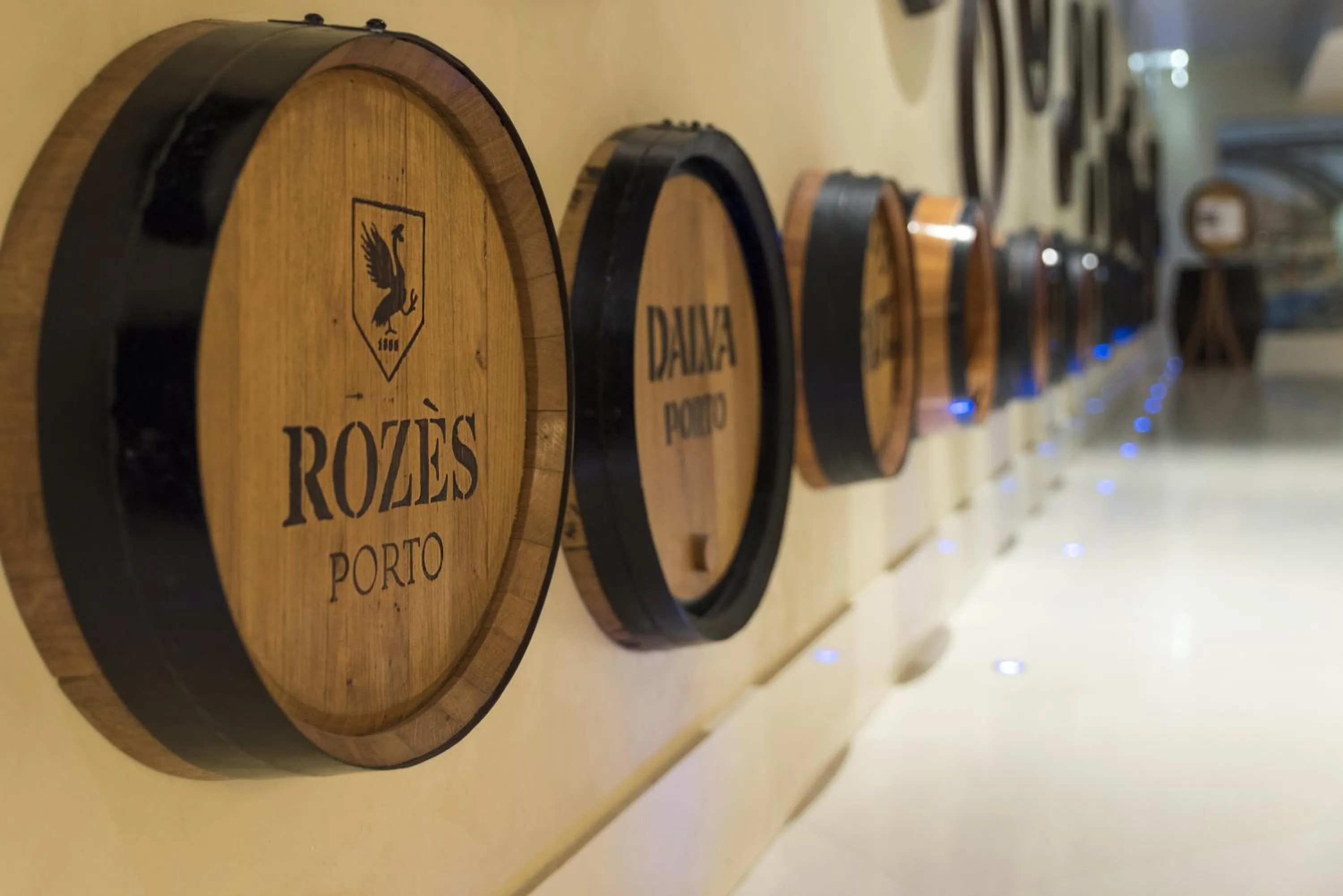 Communal lounge/ TV room in Hotel Mercure Porto Gaia