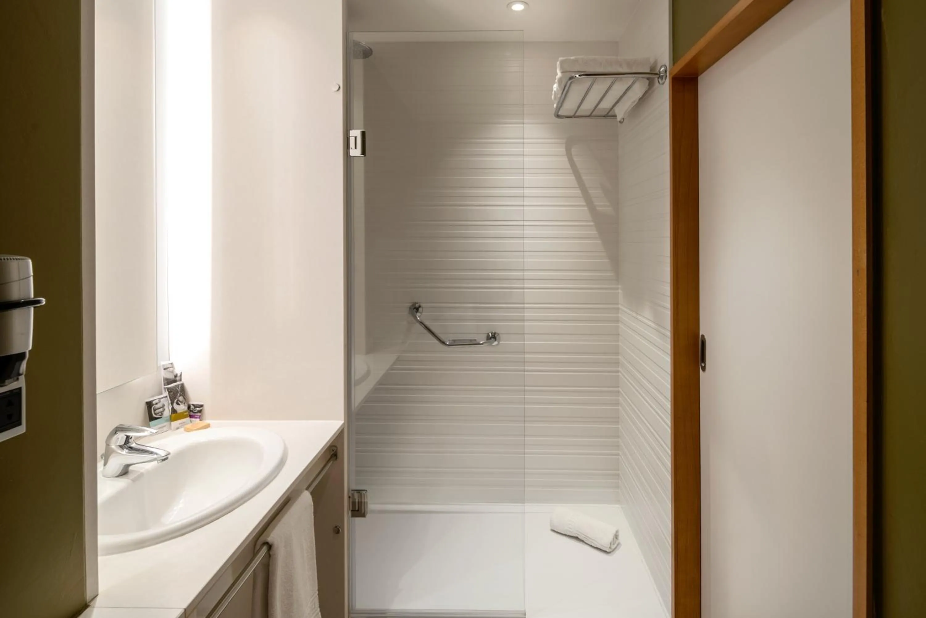 Toilet in Hotel Mercure Porto Gaia