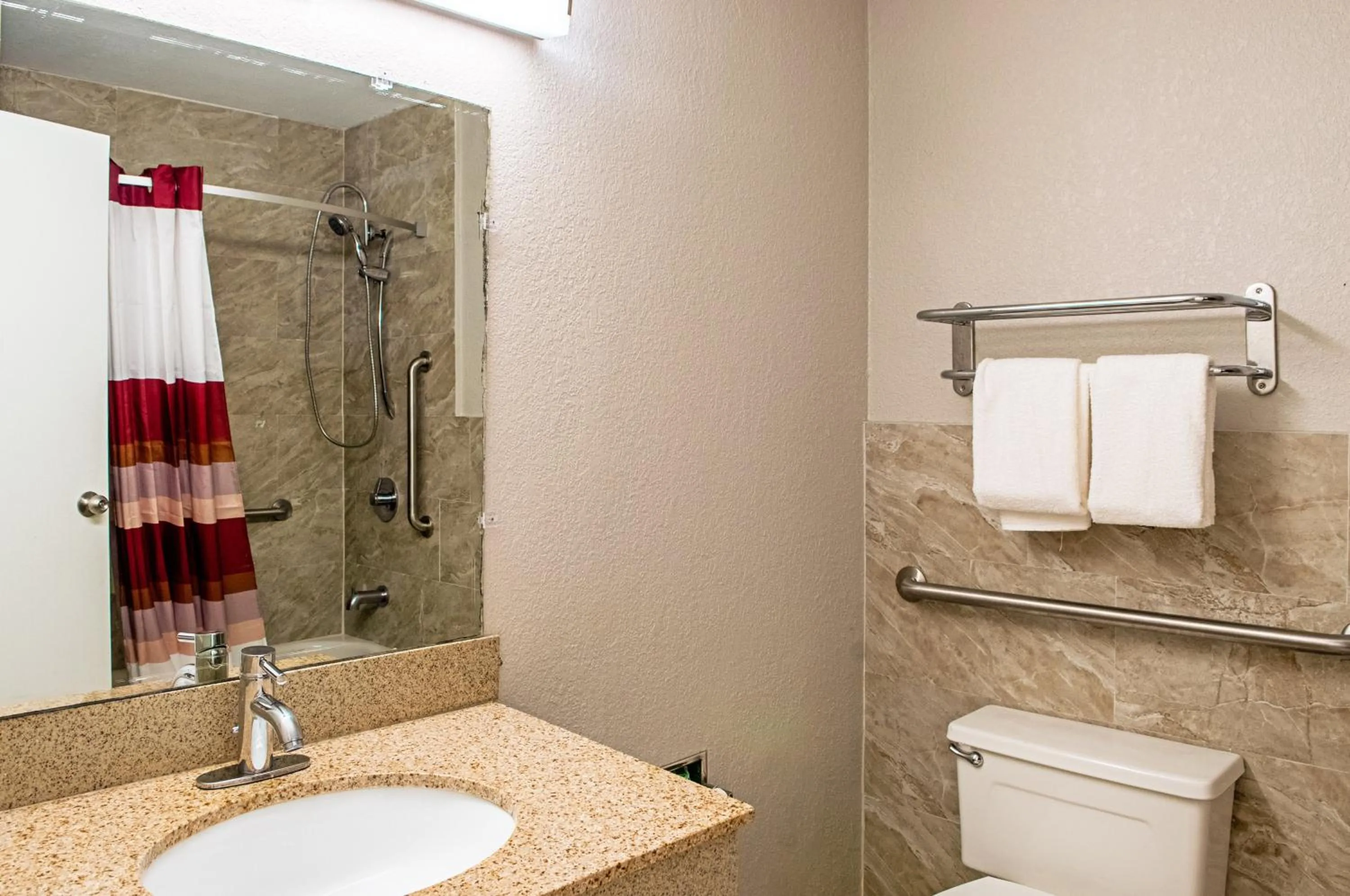 Bathroom in Red Roof Inn Slidell