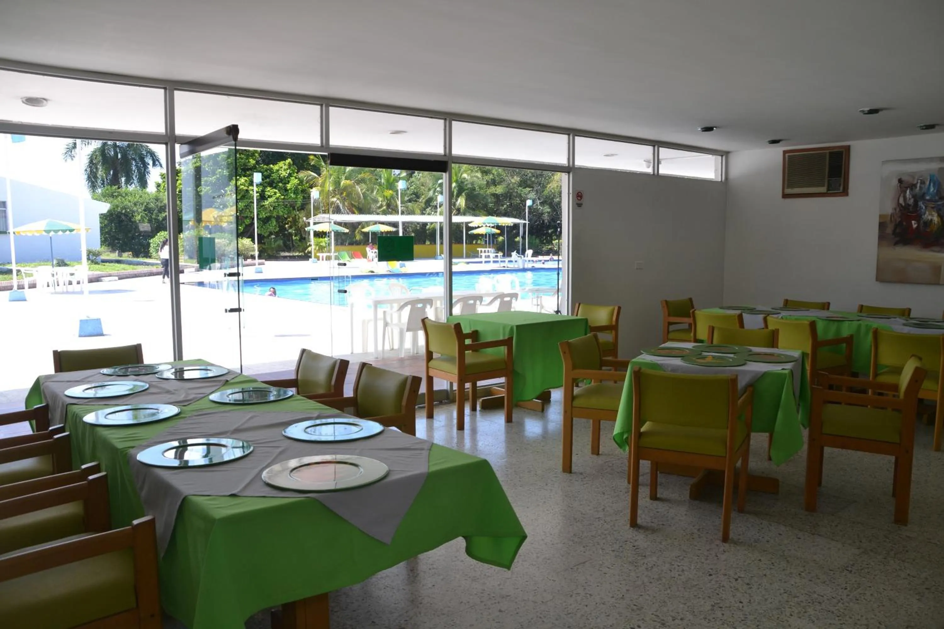 Restaurant/places to eat in Hotel Albatros