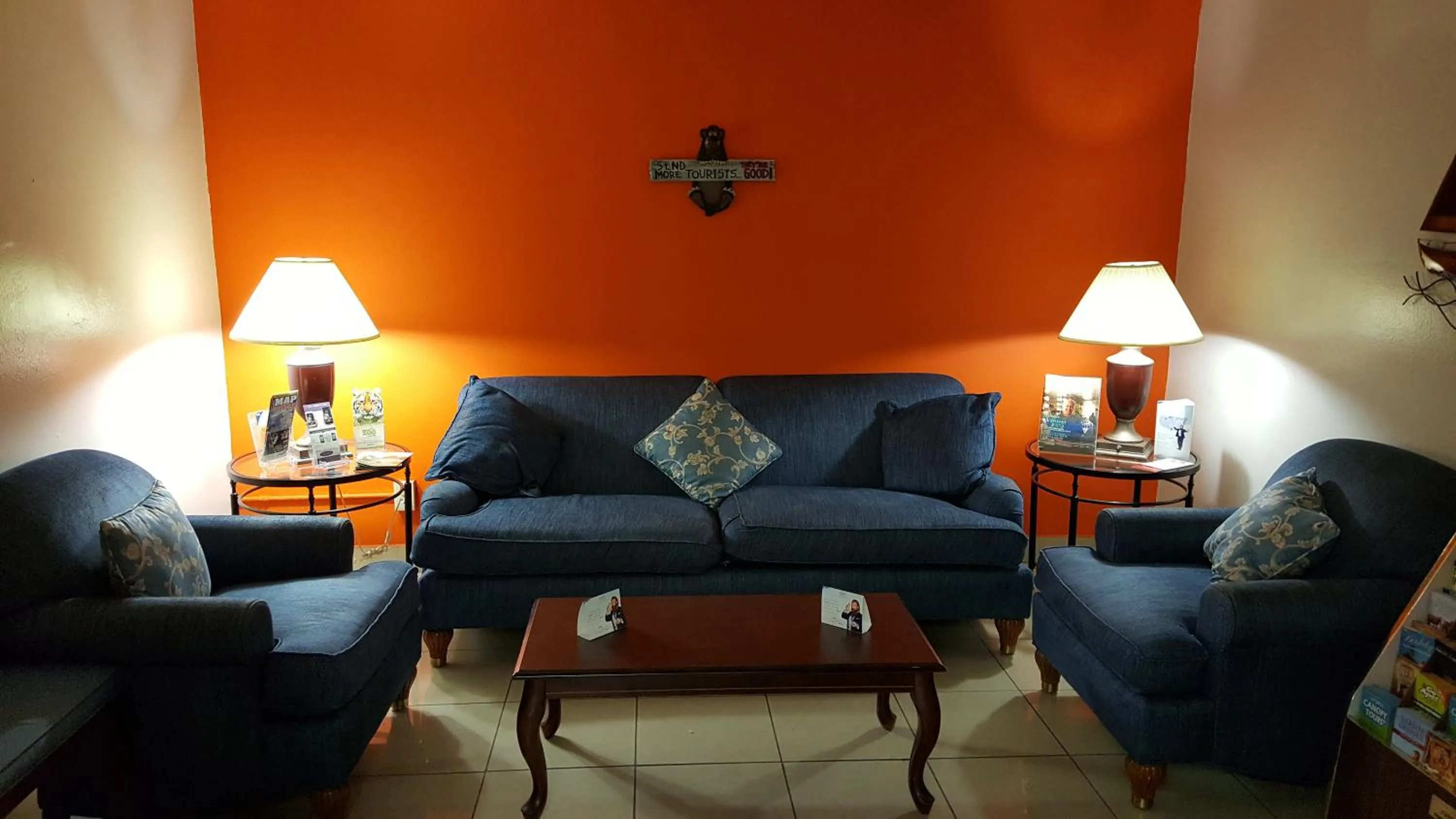 Lobby or reception in Howard Johnson by Wyndham Williamsburg