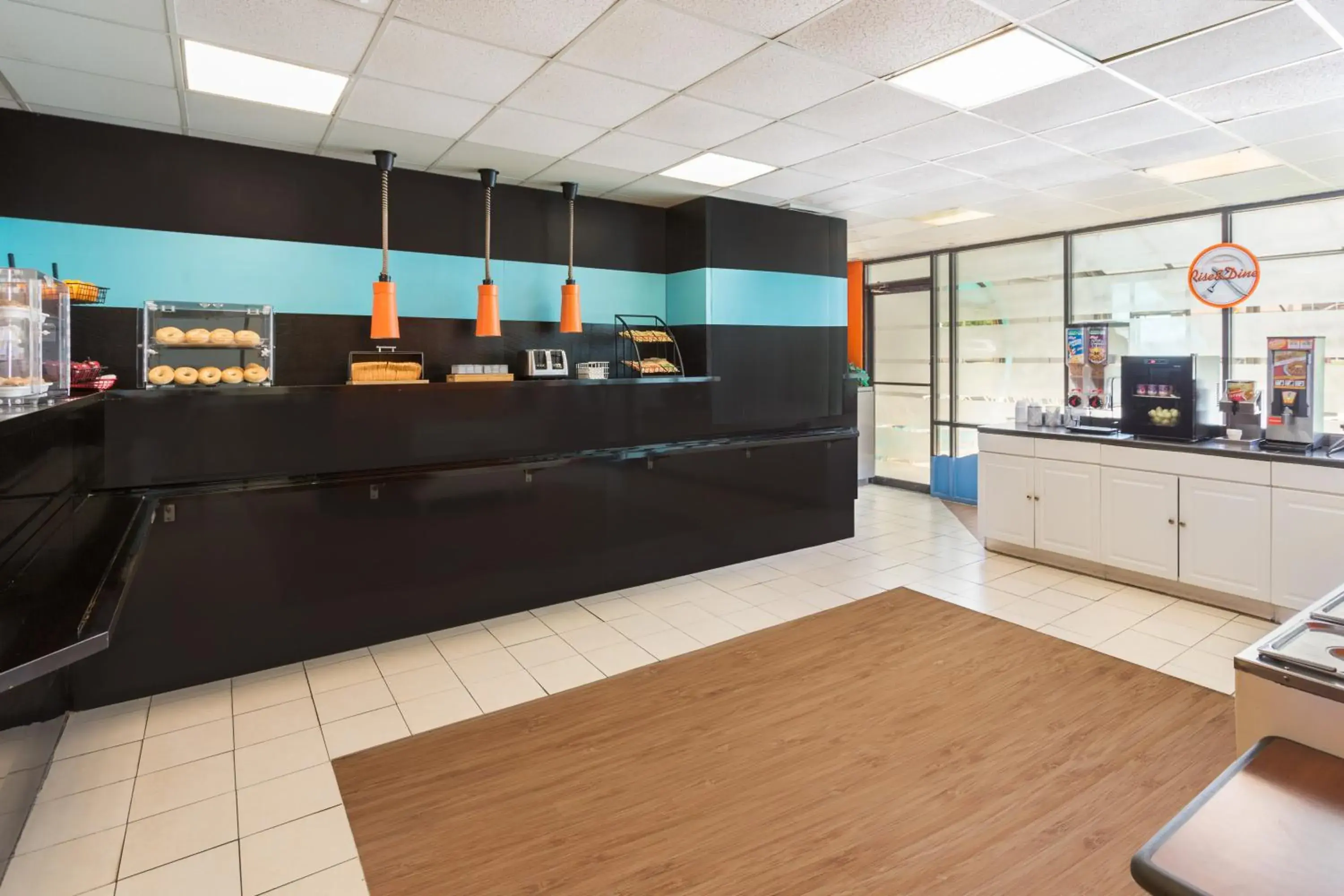 Breakfast in Howard Johnson by Wyndham Williamsburg Breakfast in Howard Johnson by Wyndham Williamsburg