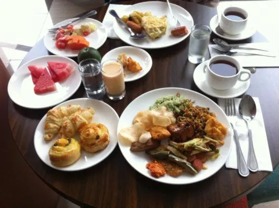 Breakfast in Palmanova Beach Mardok