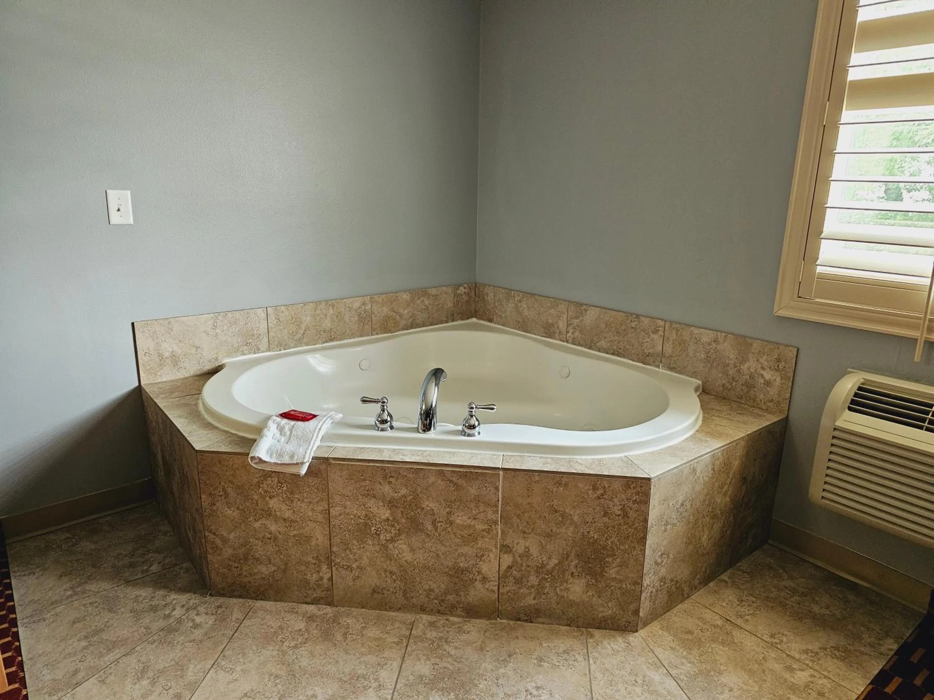 Hot Tub in Executive Inn & Suites Extended Stay - Vernal