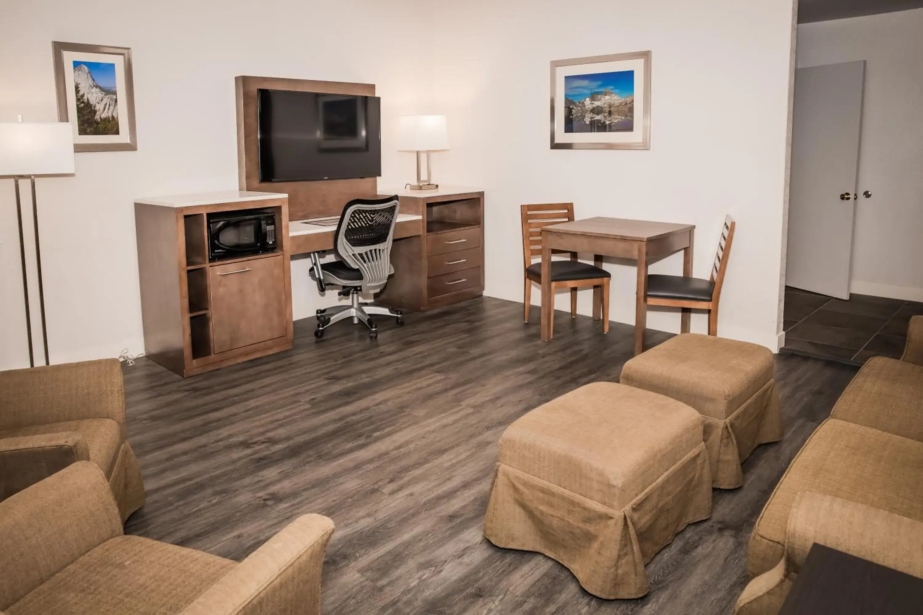 Living room in Best Western Bishop Lodge Living room in Best Western Bishop Lodge